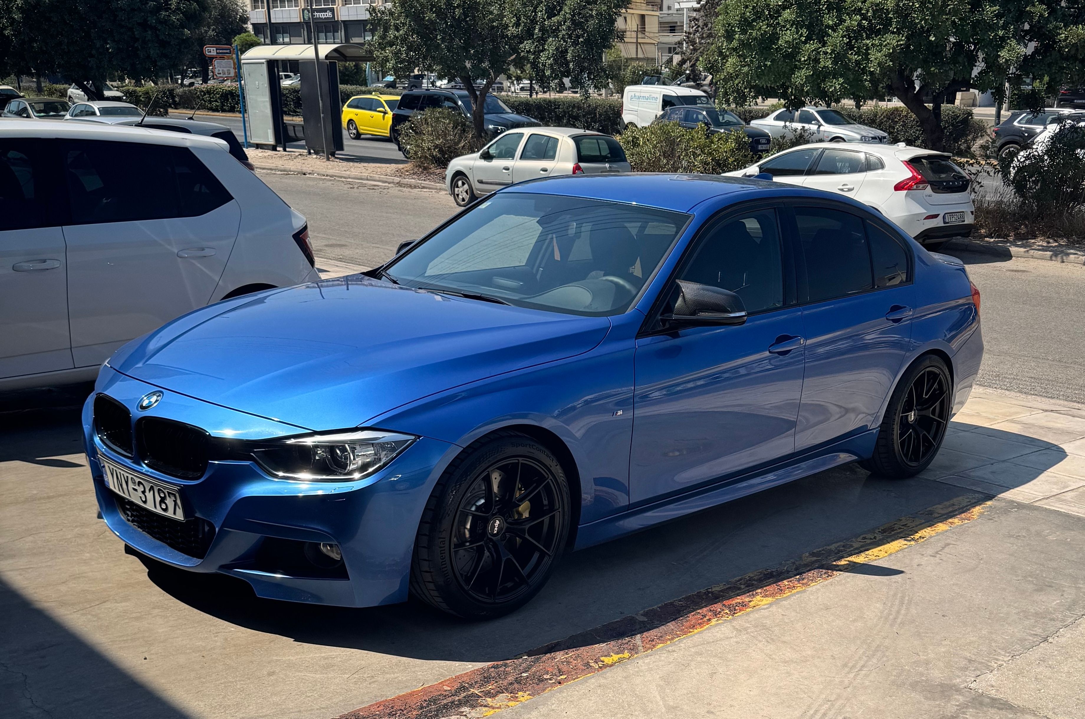 Blue BMW 3 Series - VS-5RS in Satin Black