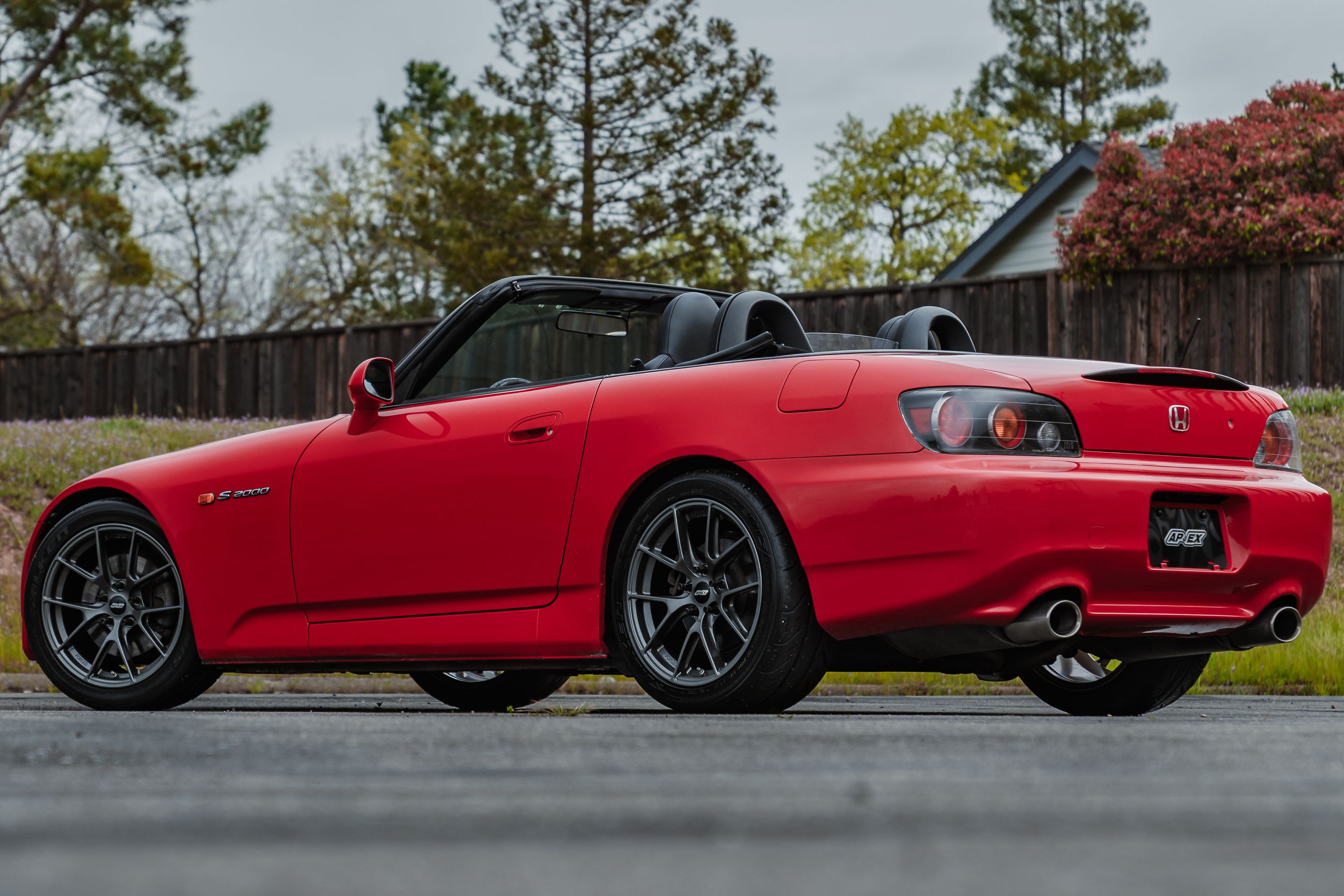 Red Honda S2000 with 17" VS-5RS Apex wheels in Anthracite
