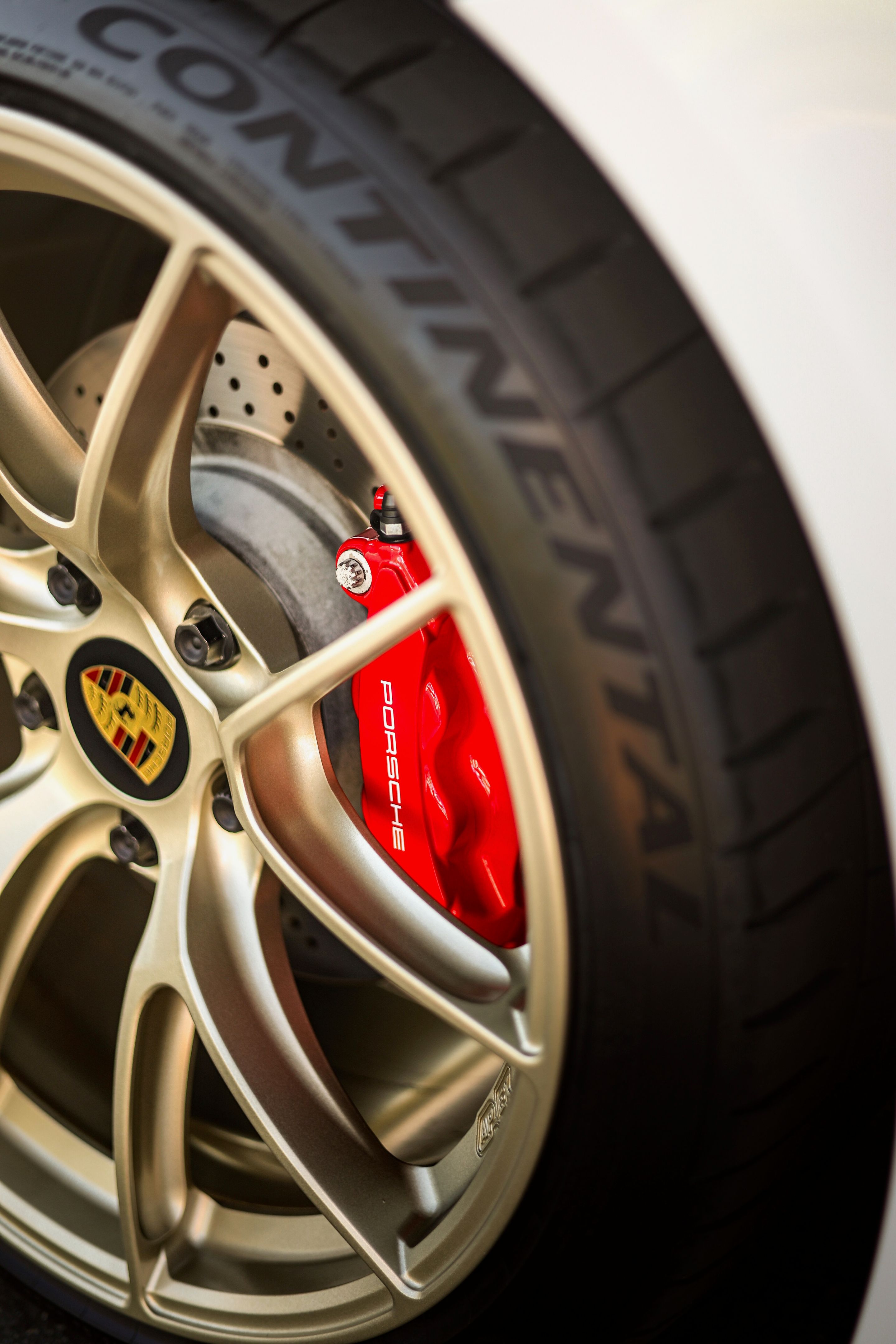 White Porsche 718 Cayman GTS 4.0L with 20" VS-5RS Apex wheels in Motorsport Gold