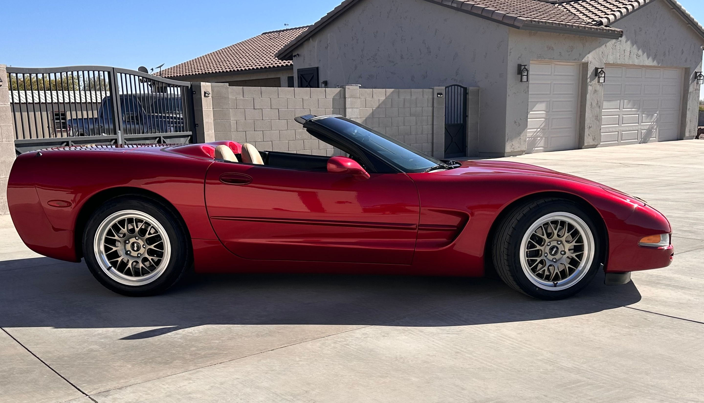 Red Chevrolet C5 Corvette Base/Z51 with 18" ML-10RT Apex wheels in Machined Lip Gloss Motorsport Gold