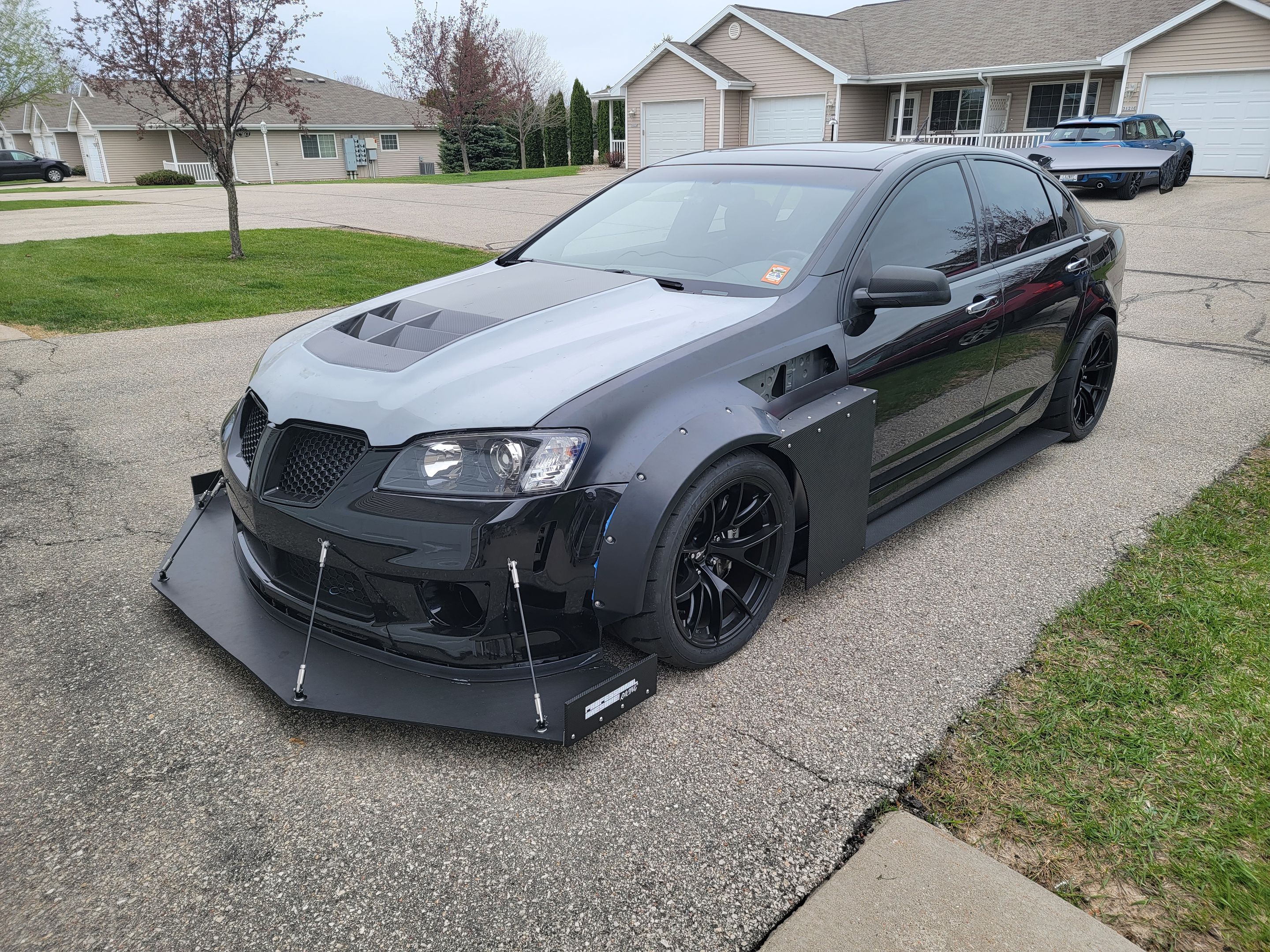 Black Pontiac G8 GXP with 18" VS-5RS Apex wheels in Satin Black