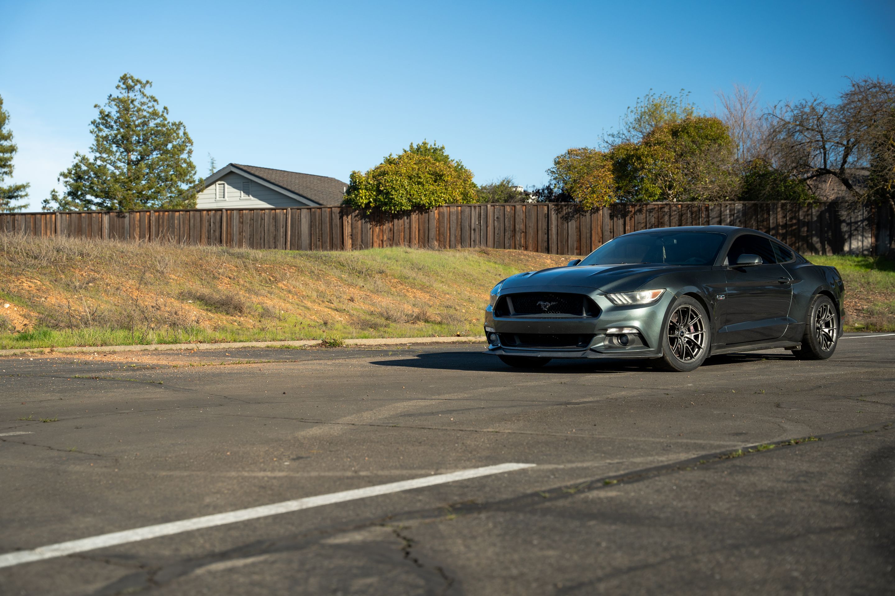 Green Ford S550 Mustang GT with 18" VS-5 Apex wheels in Anthracite
