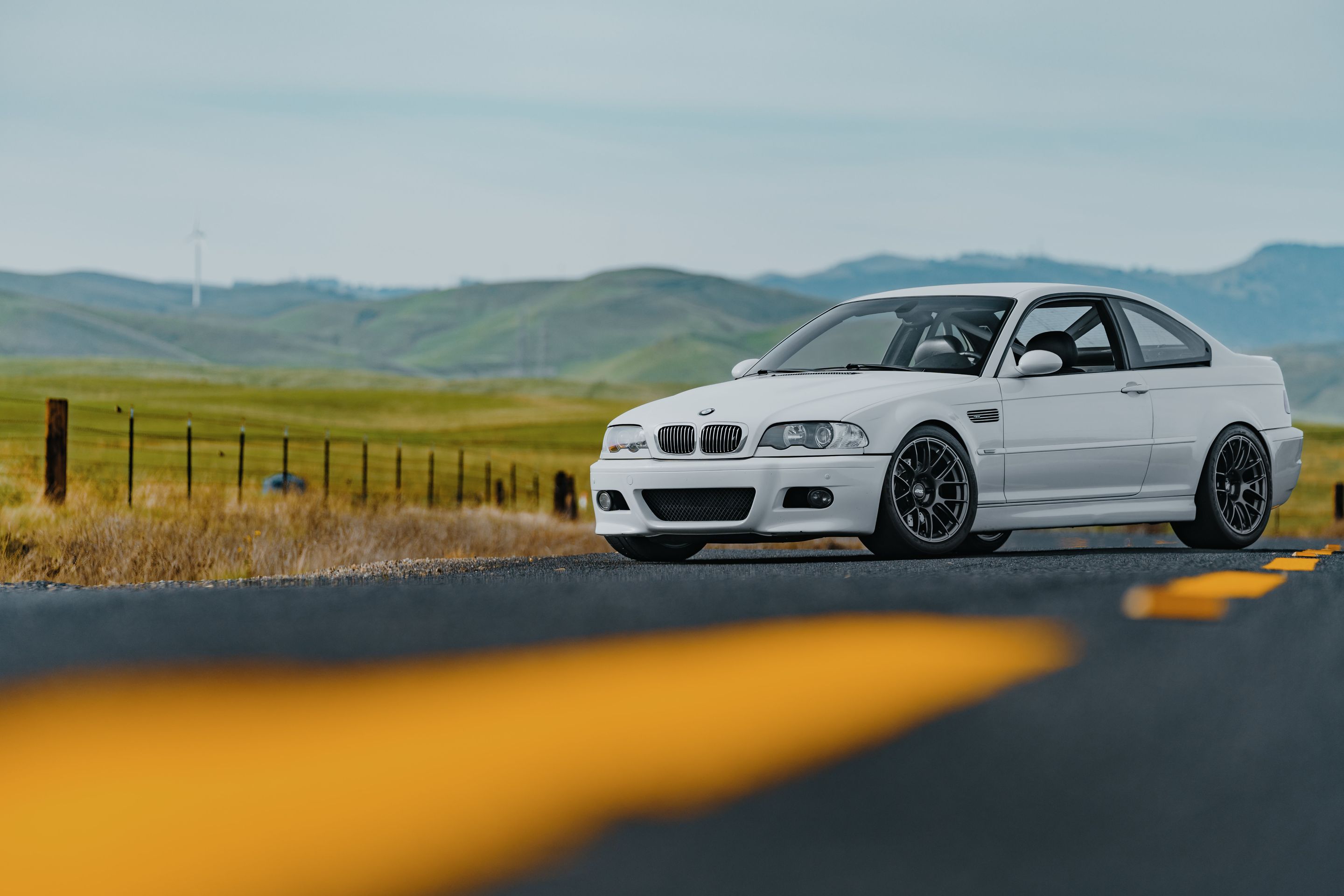 White BMW E46 M3 with 18" EC-7RS Apex wheels in Anthracite