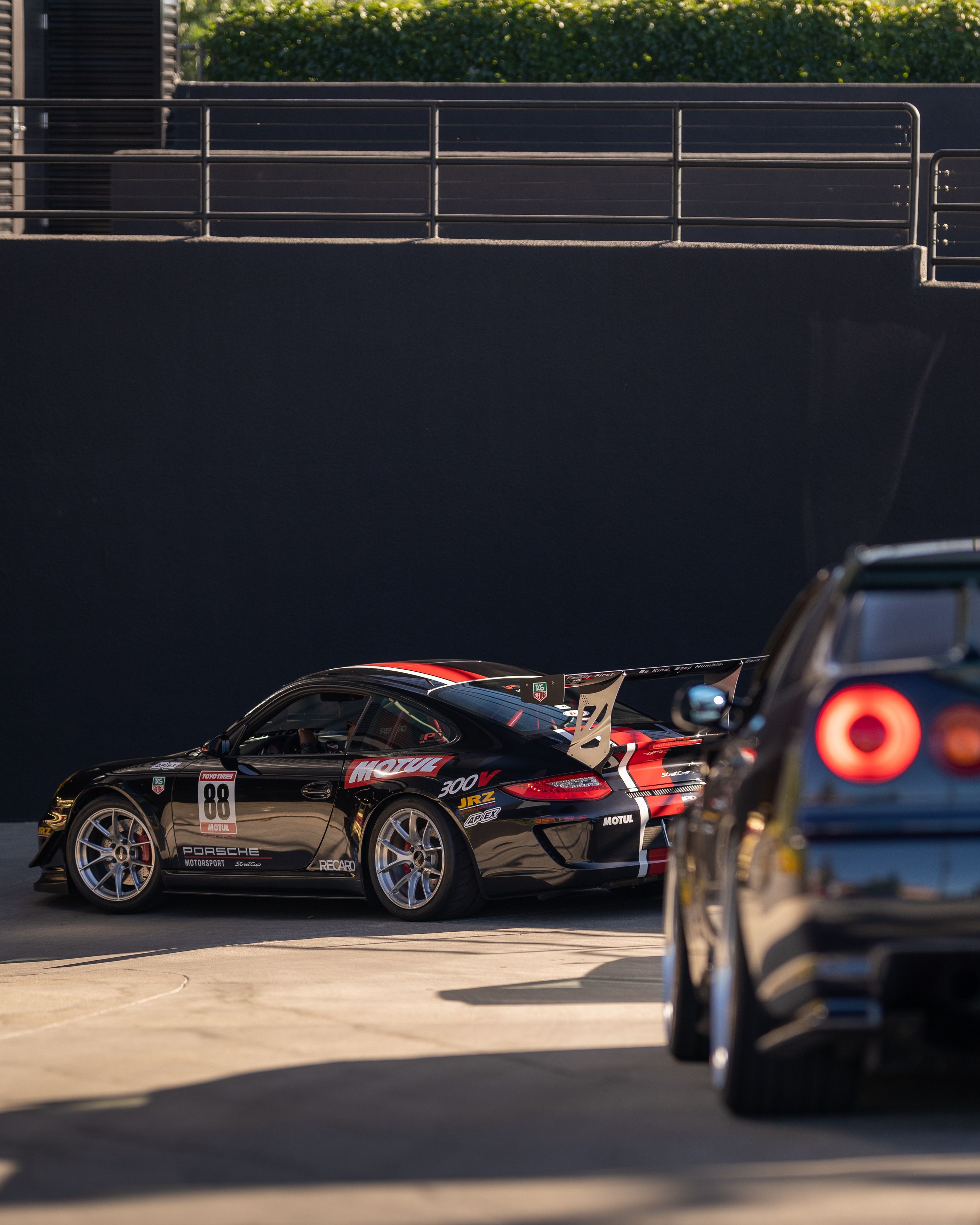 Black Porsche 911 997 Carrera S with 18" VS-5RS Apex wheels in Brushed Clear