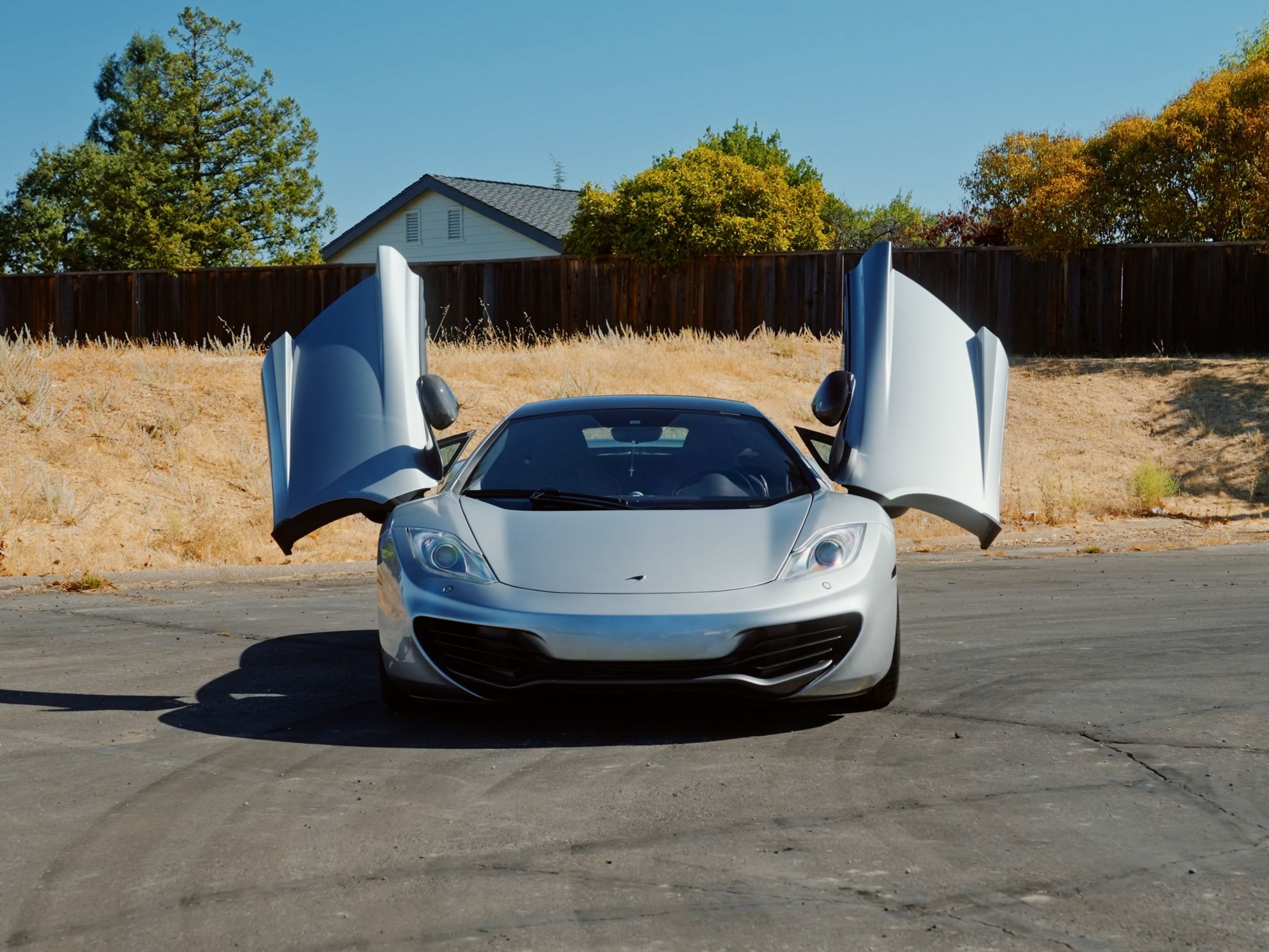 Silver McLaren MP4-12C with 19"/20" VS-5RS Apex wheels in Anthracite