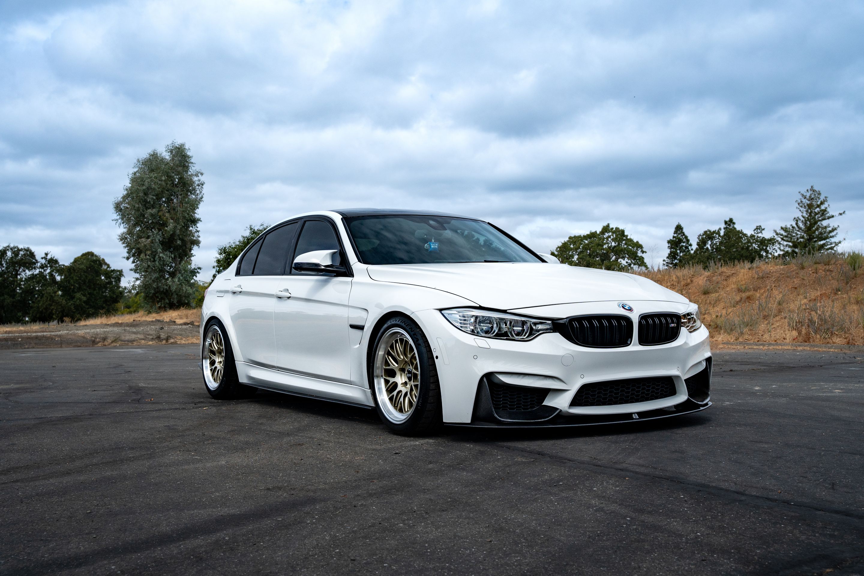 White BMW F80 M3 with 18" ML-10RT Apex wheels in Machined Lip Gloss Motorsport Gold