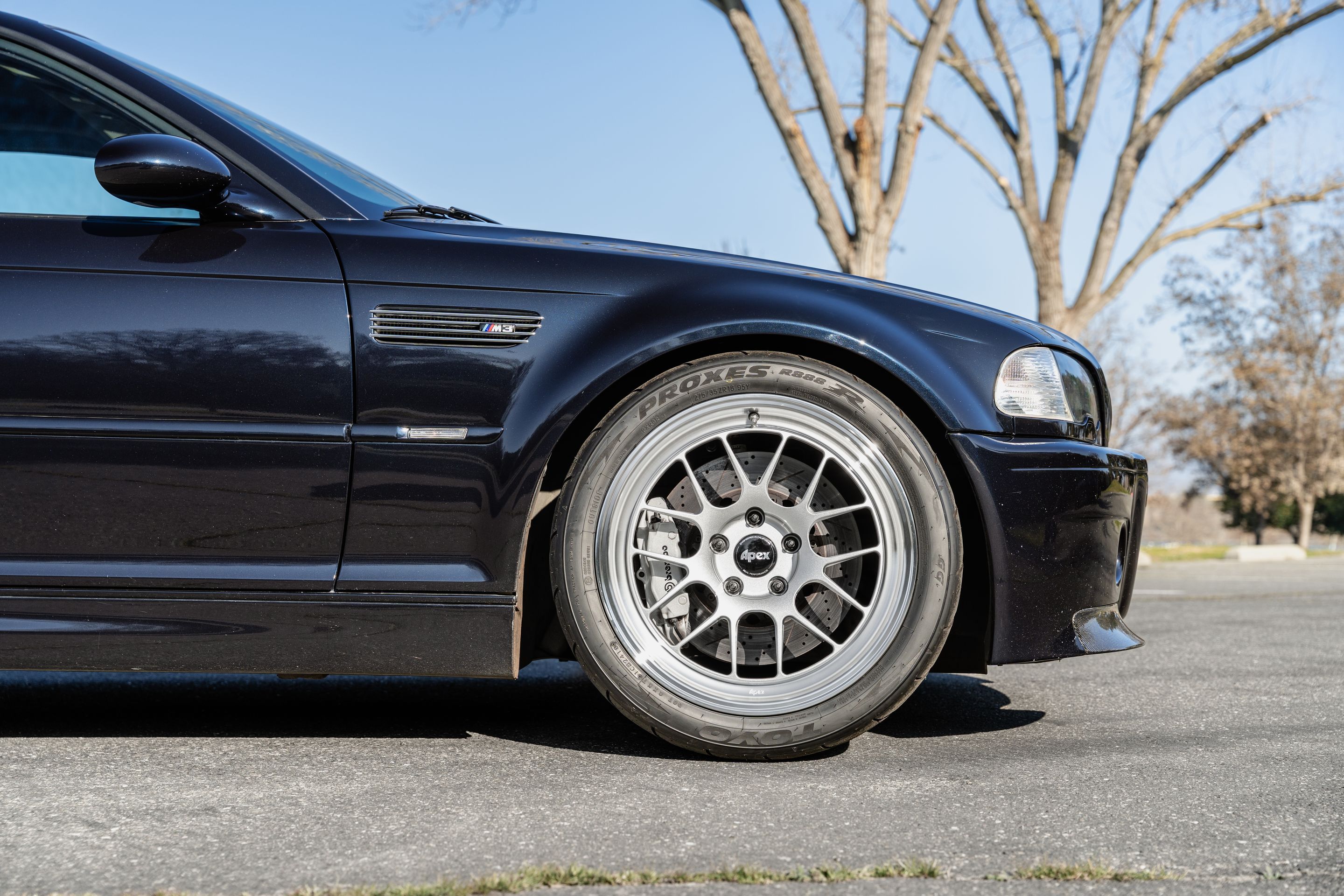 Black BMW E46 M3 with 18" ML-7RT Apex wheels in Machined Lip Race Silver