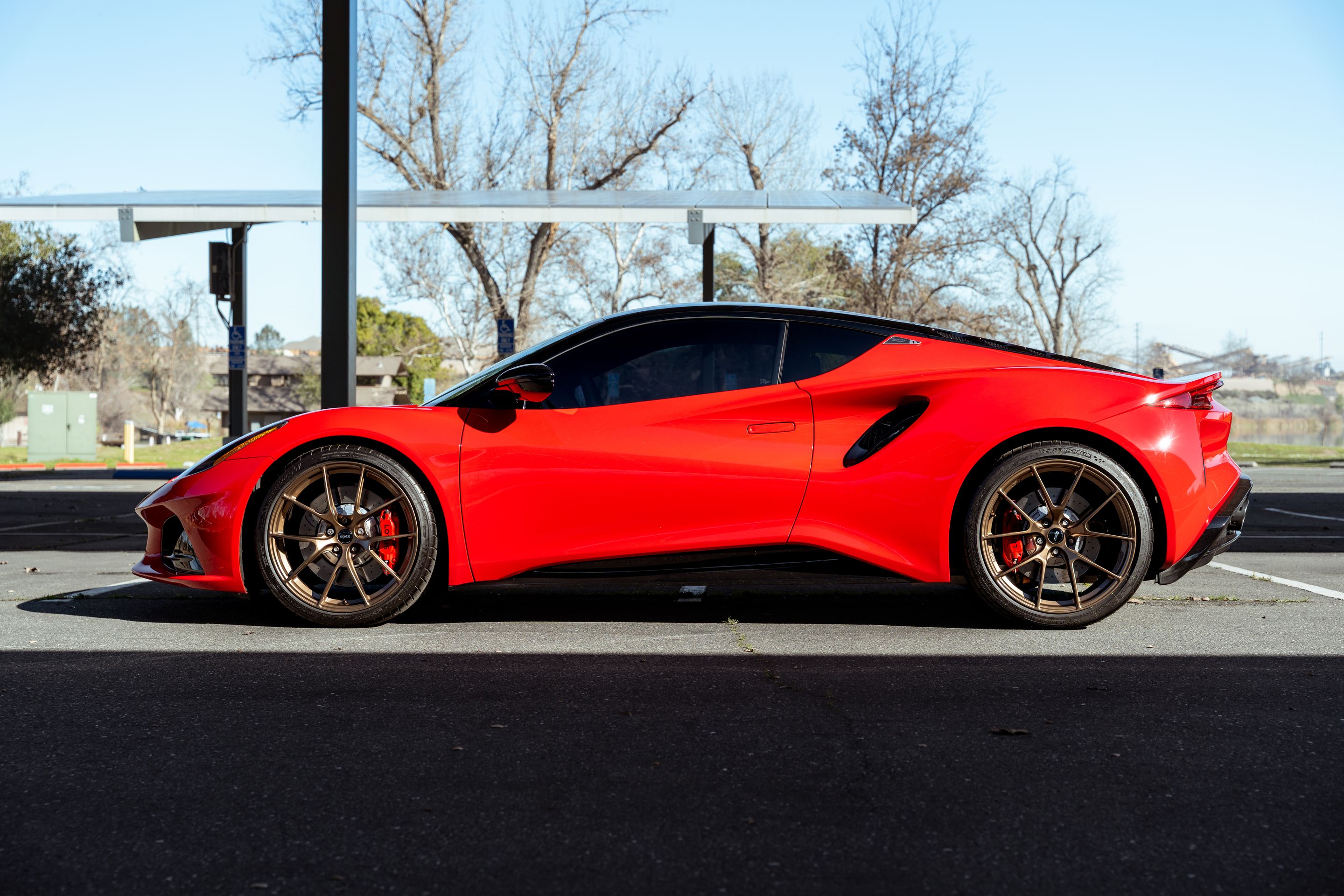 Red Lotus Emira with 20" VS-5RS Apex wheels in Anthracite