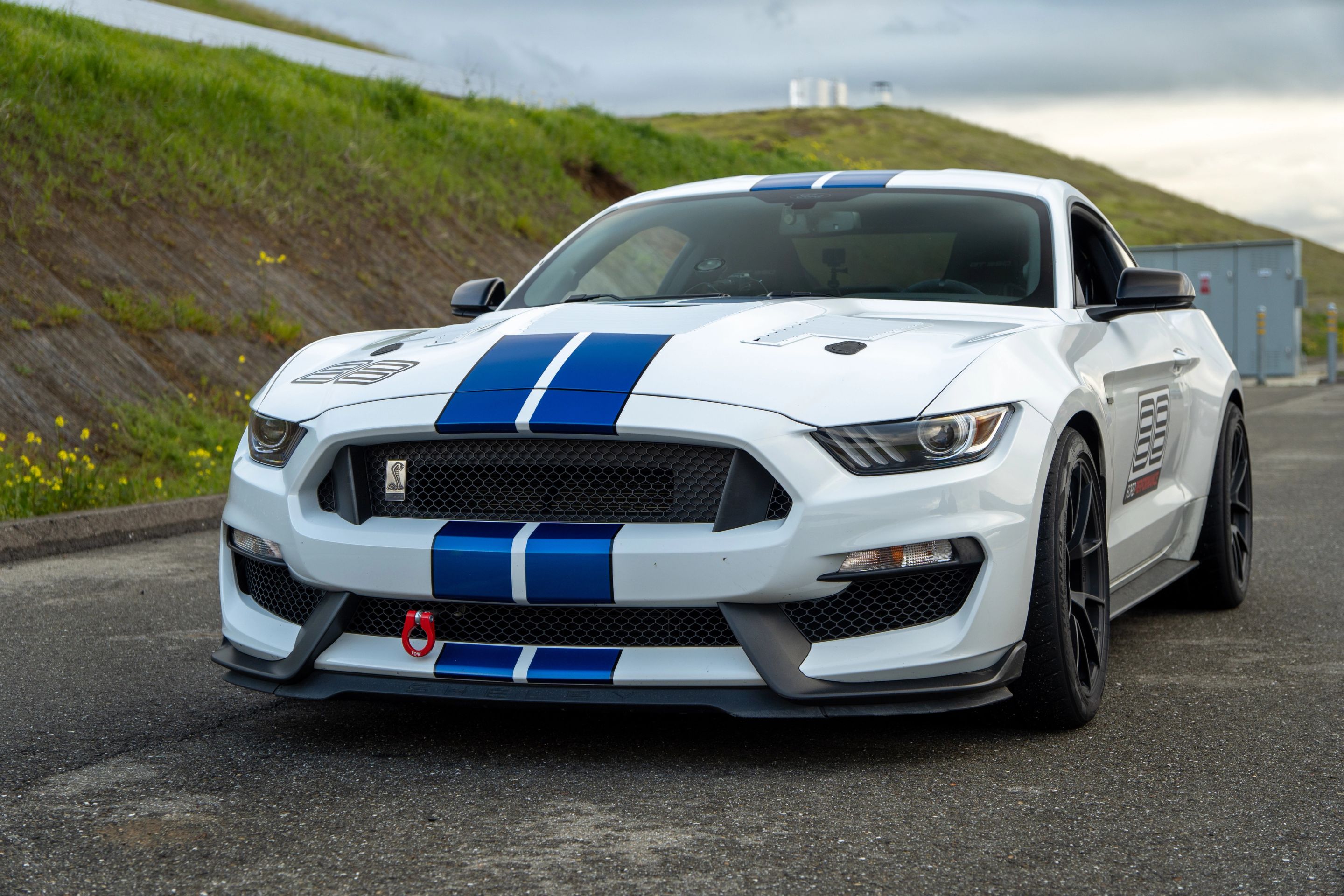 White Ford S550 Mustang GT350 with 19" VS-5RS Apex wheels in Satin Black