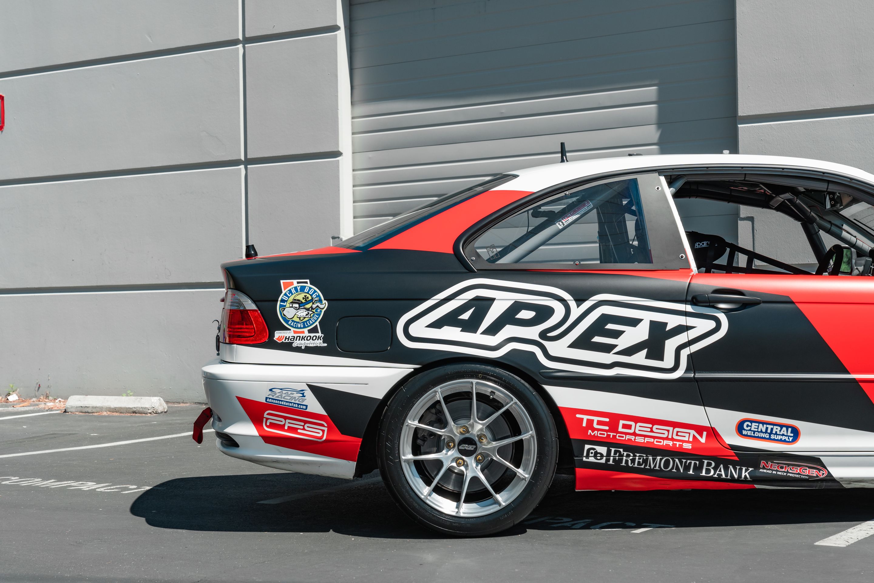 Multicolor BMW E46 3 Series with 17" VS-5RS Apex wheels in Brushed Clear