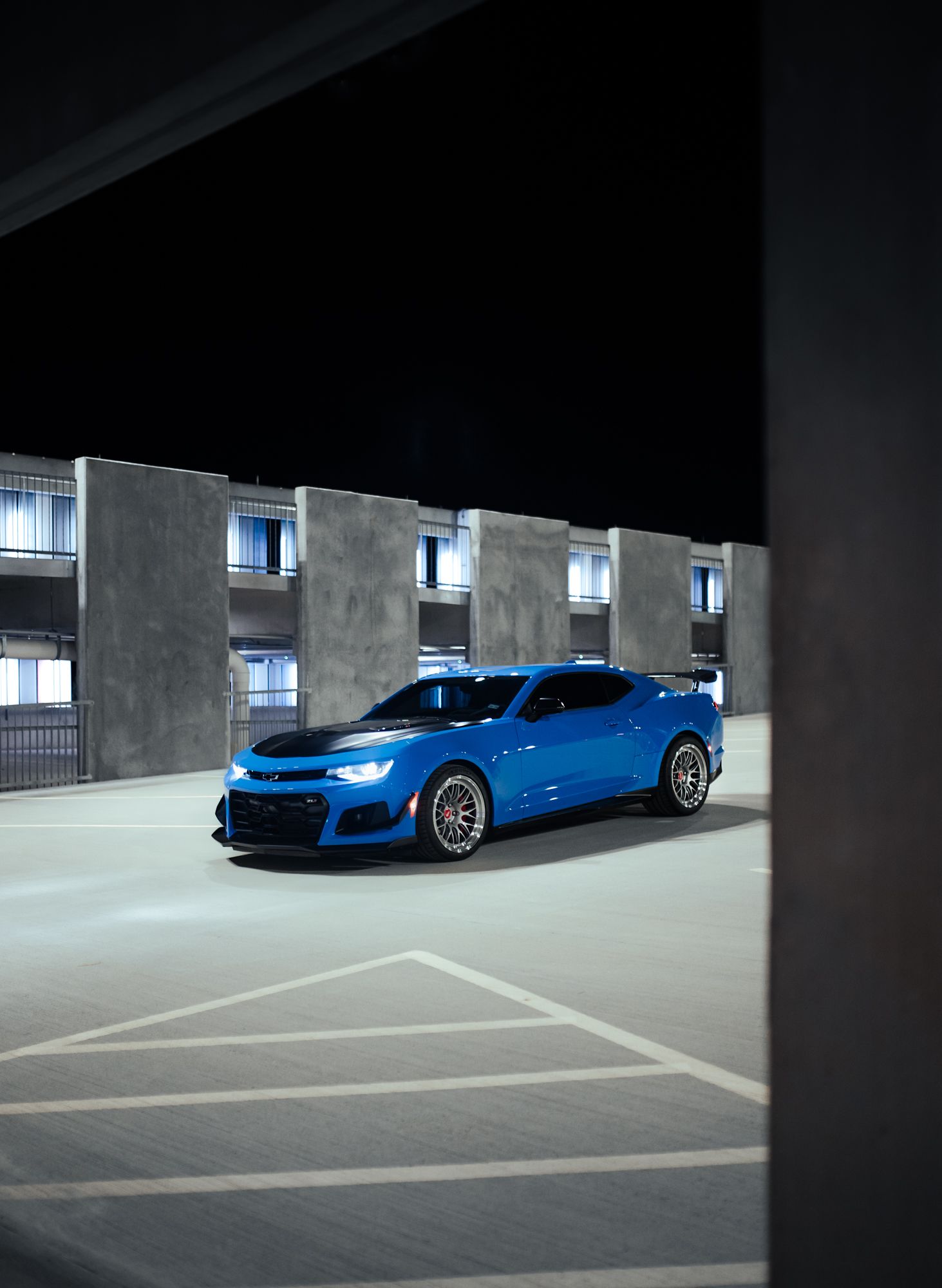 Blue Chevrolet 6th Gen Camaro ZL1 1LE with 19" ML-10RT Apex wheels in Machined Lip Race Silver