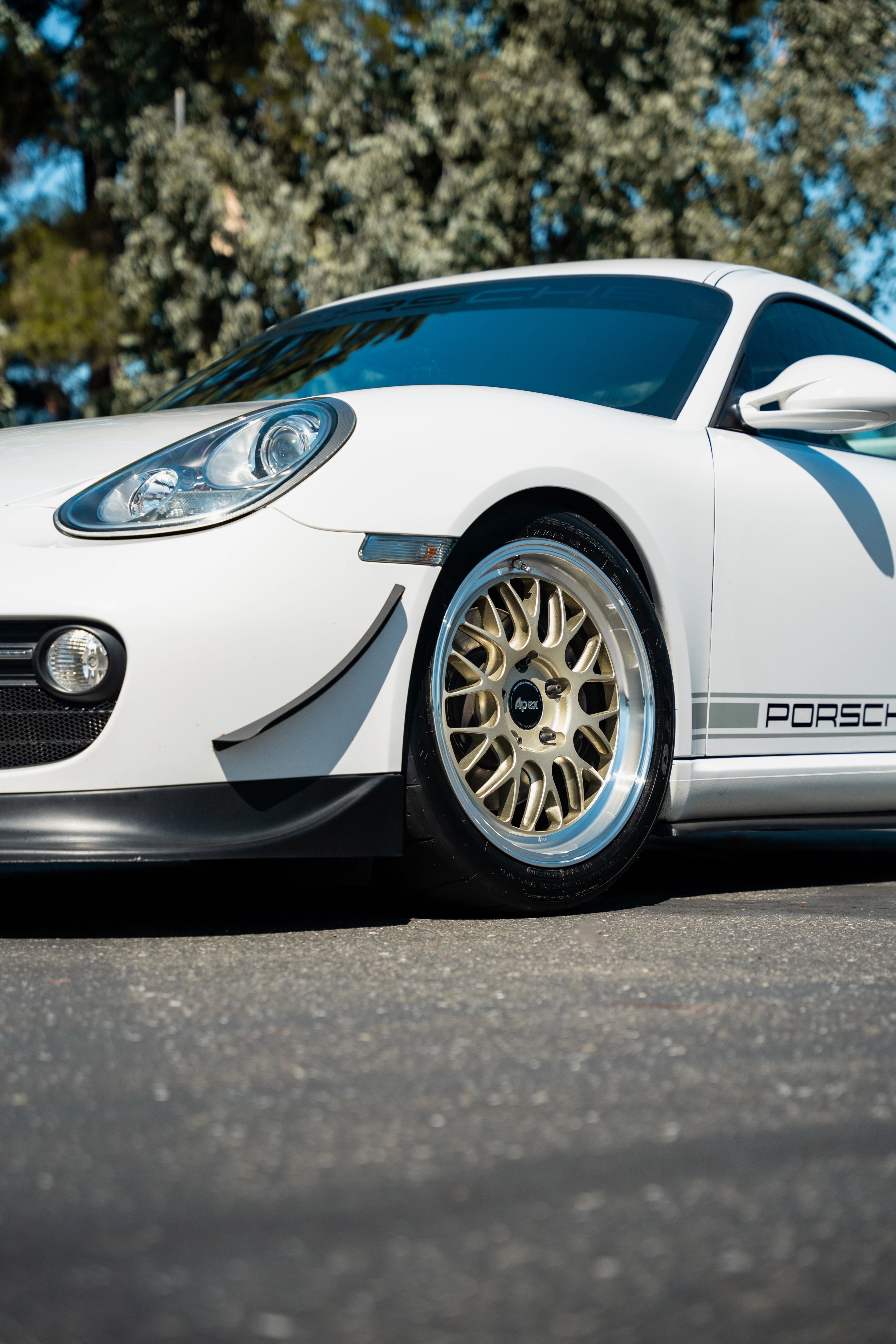 White Porsche 987 Cayman Base with 18" ML-10RT Apex wheels in Machined Lip Gloss Motorsport Gold