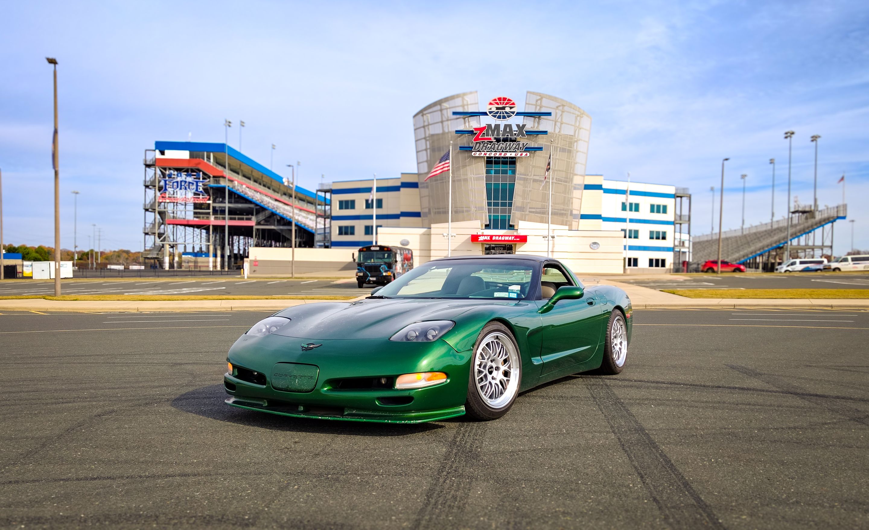 Green Chevrolet C5 Corvette Base/Z51 with 18" ML-10RT Apex wheels in Machined Lip Race Silver