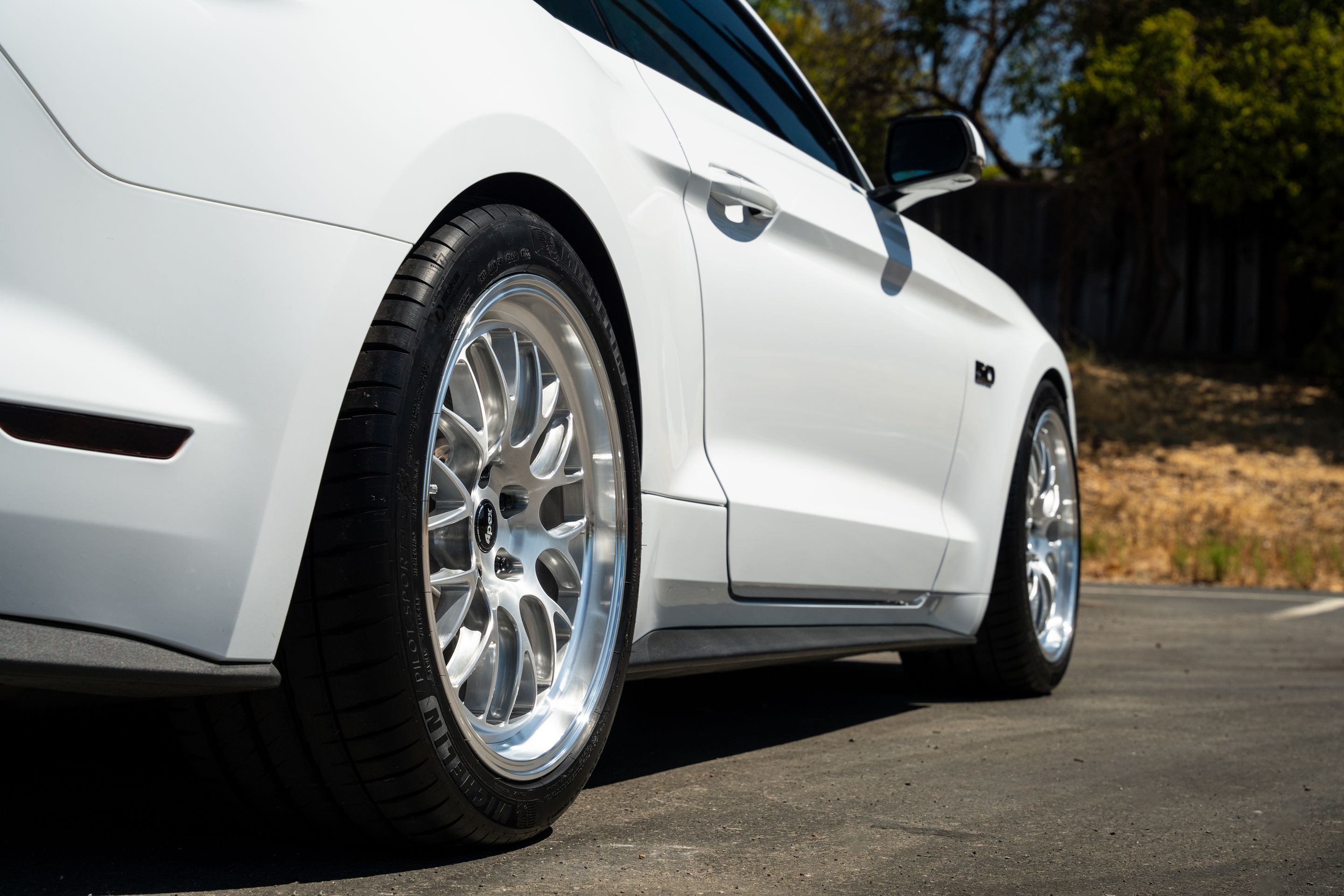 White Ford S550 Mustang GT with 19" ML-10RT Apex wheels in Machined Lip Brushed Clear