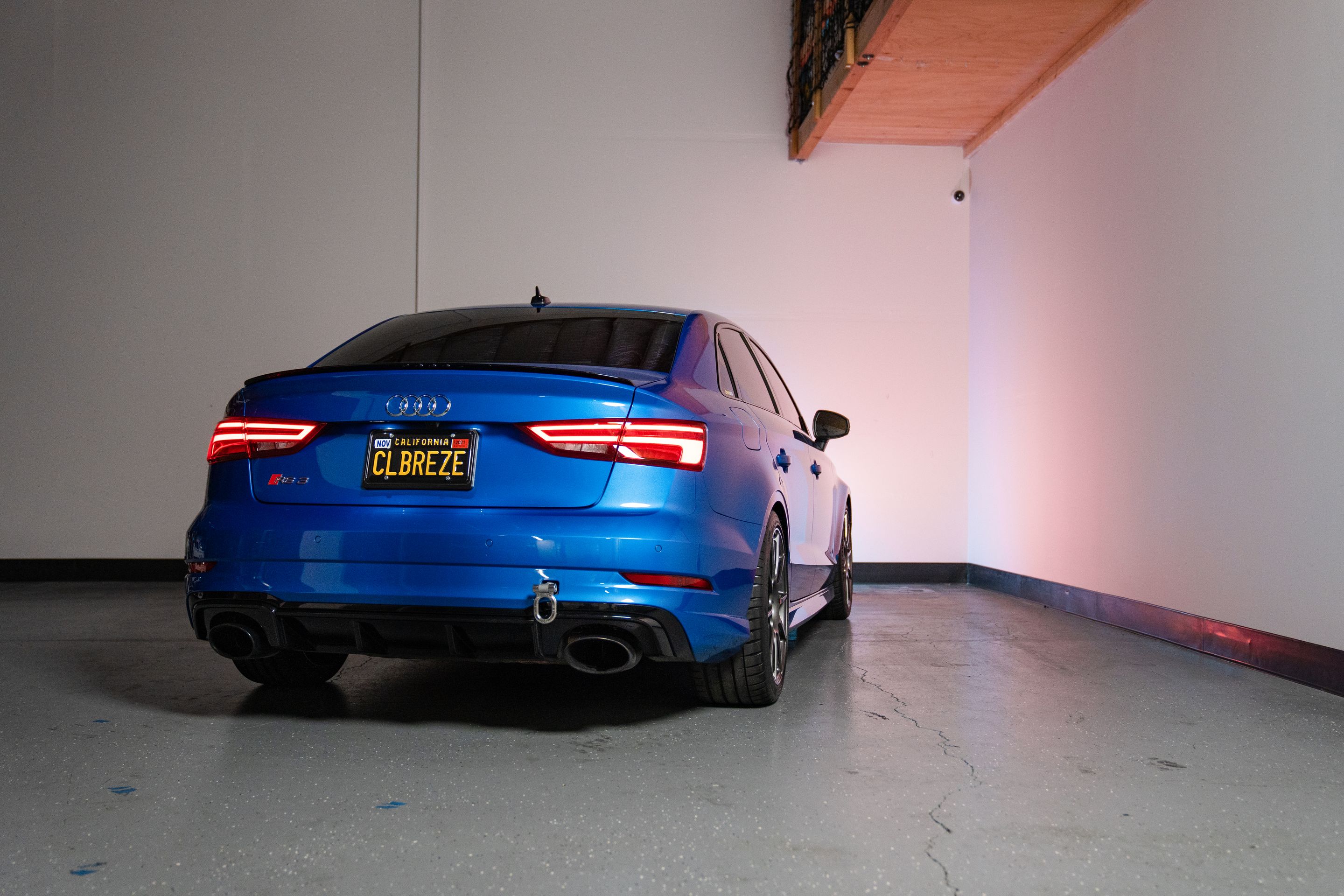 Blue Audi 8V RS 3 with 18" SM-10 Apex wheels in Anthracite