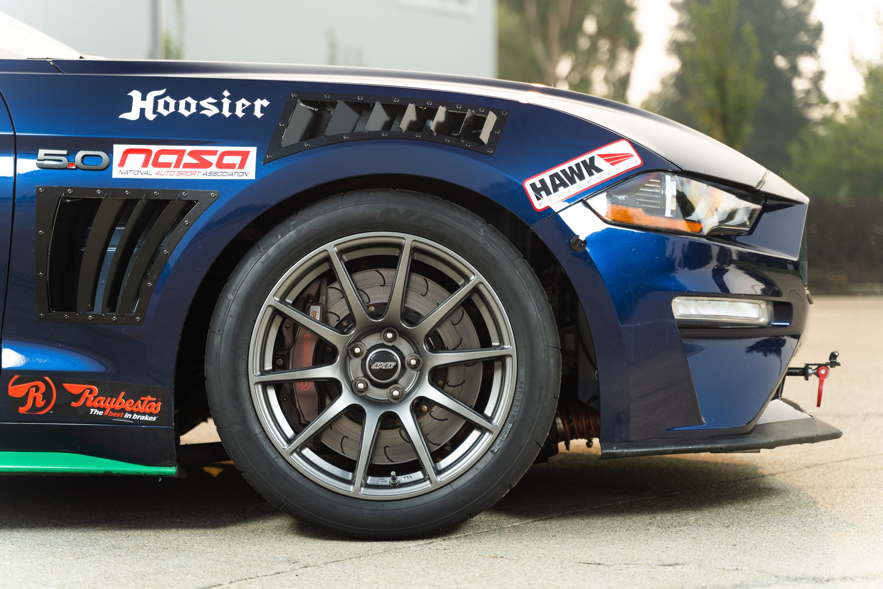 Blue Ford S550 Mustang GT with 18" SM-10 Apex wheels in Anthracite