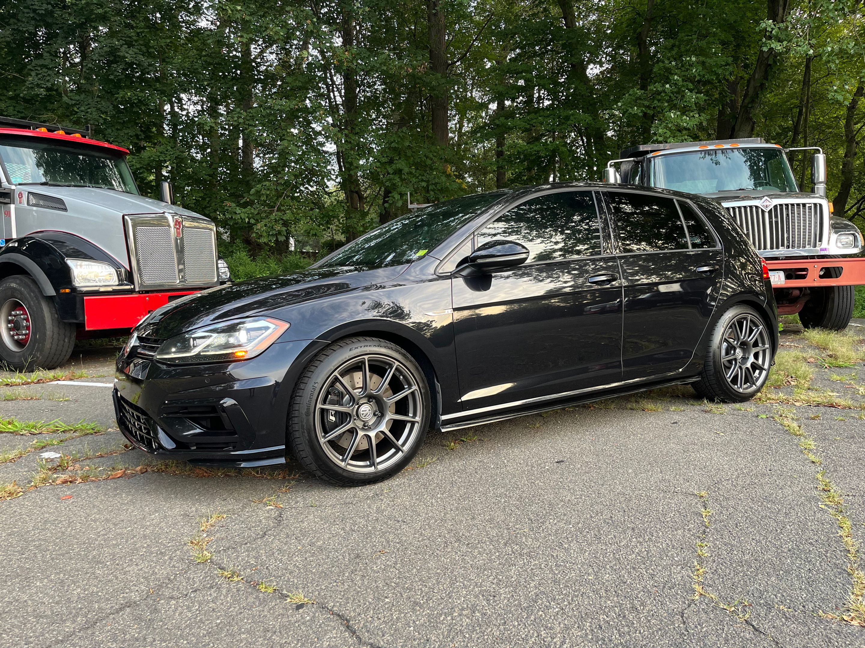 Black VW MK7 Golf R with 18" SM-10 Apex wheels in Anthracite