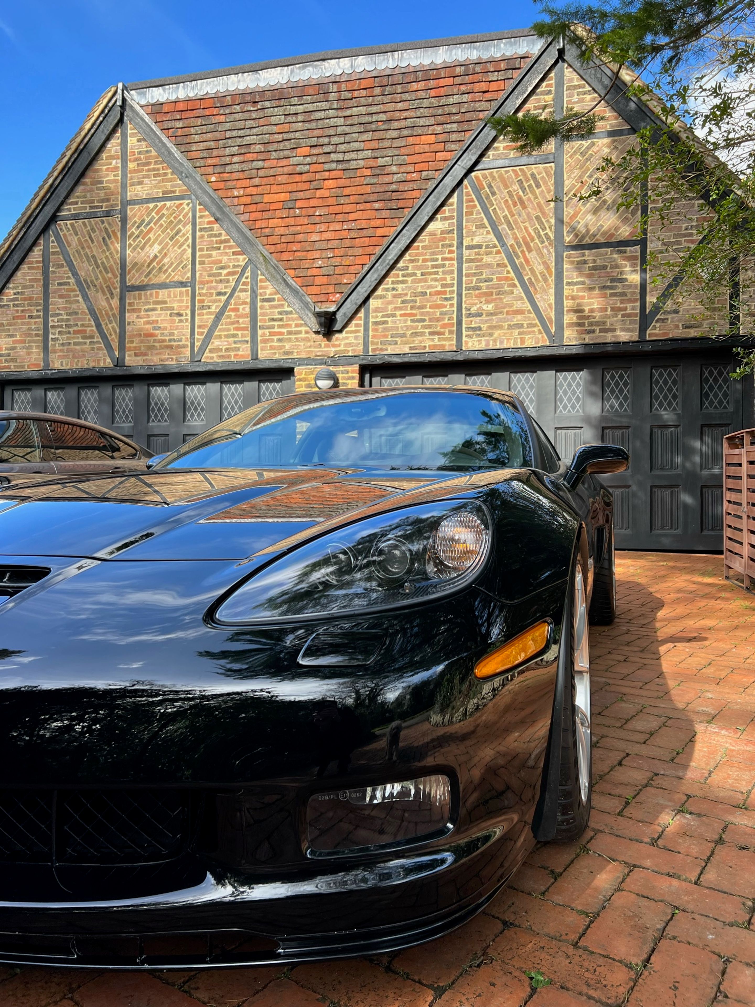 Black Chevrolet C6 Corvette Z06 with 18"/19" VS-5RS Apex wheels in Brushed Clear