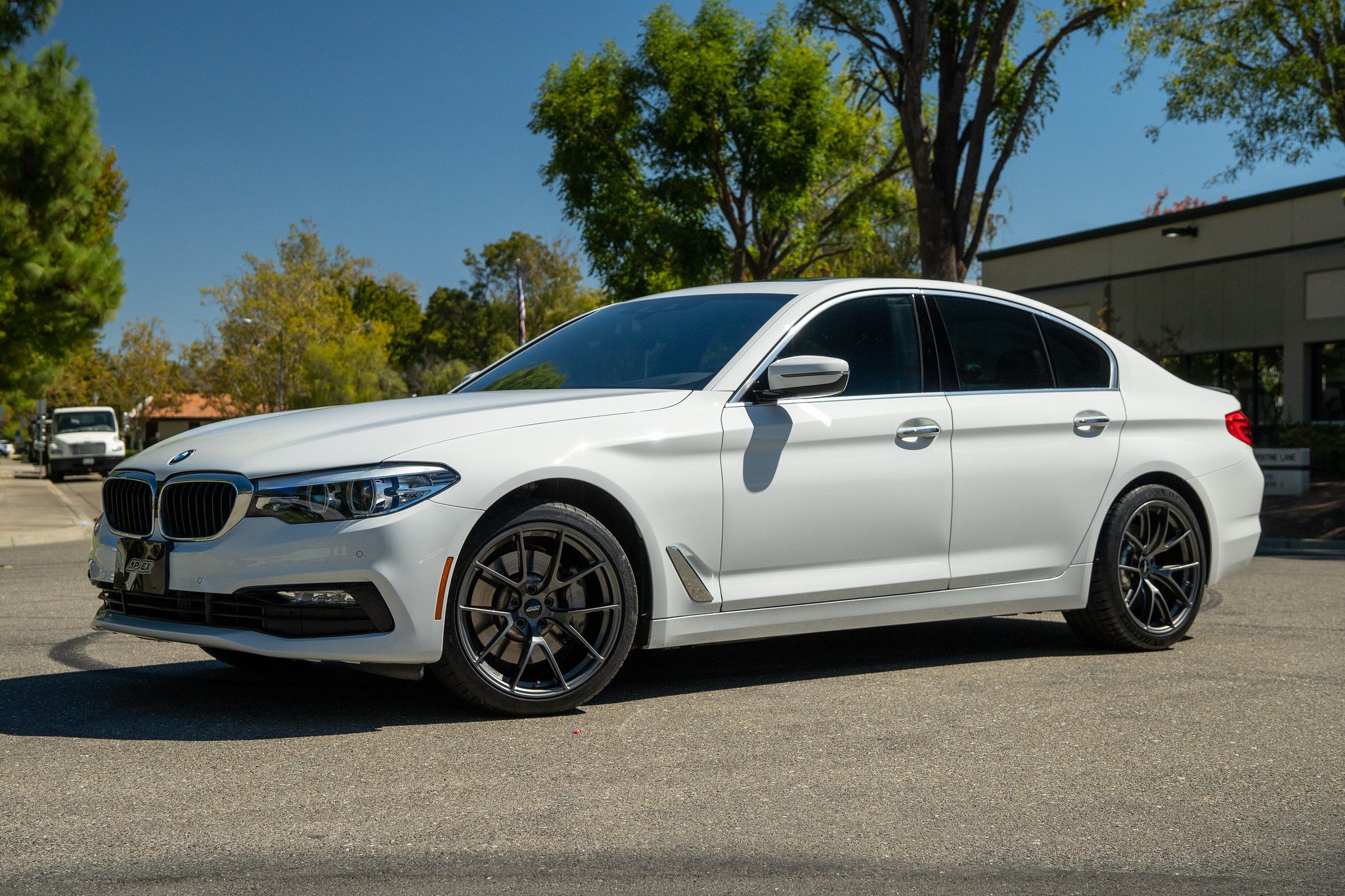 BMW G30 Sedan 5 Series with 19