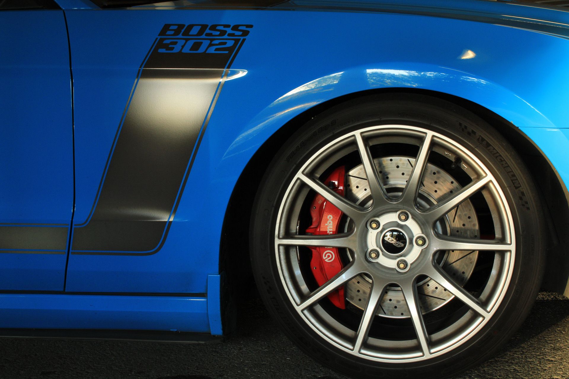 Blue Ford S197 Mustang Boss 302 with 19" SM-10 Apex wheels in Race Silver