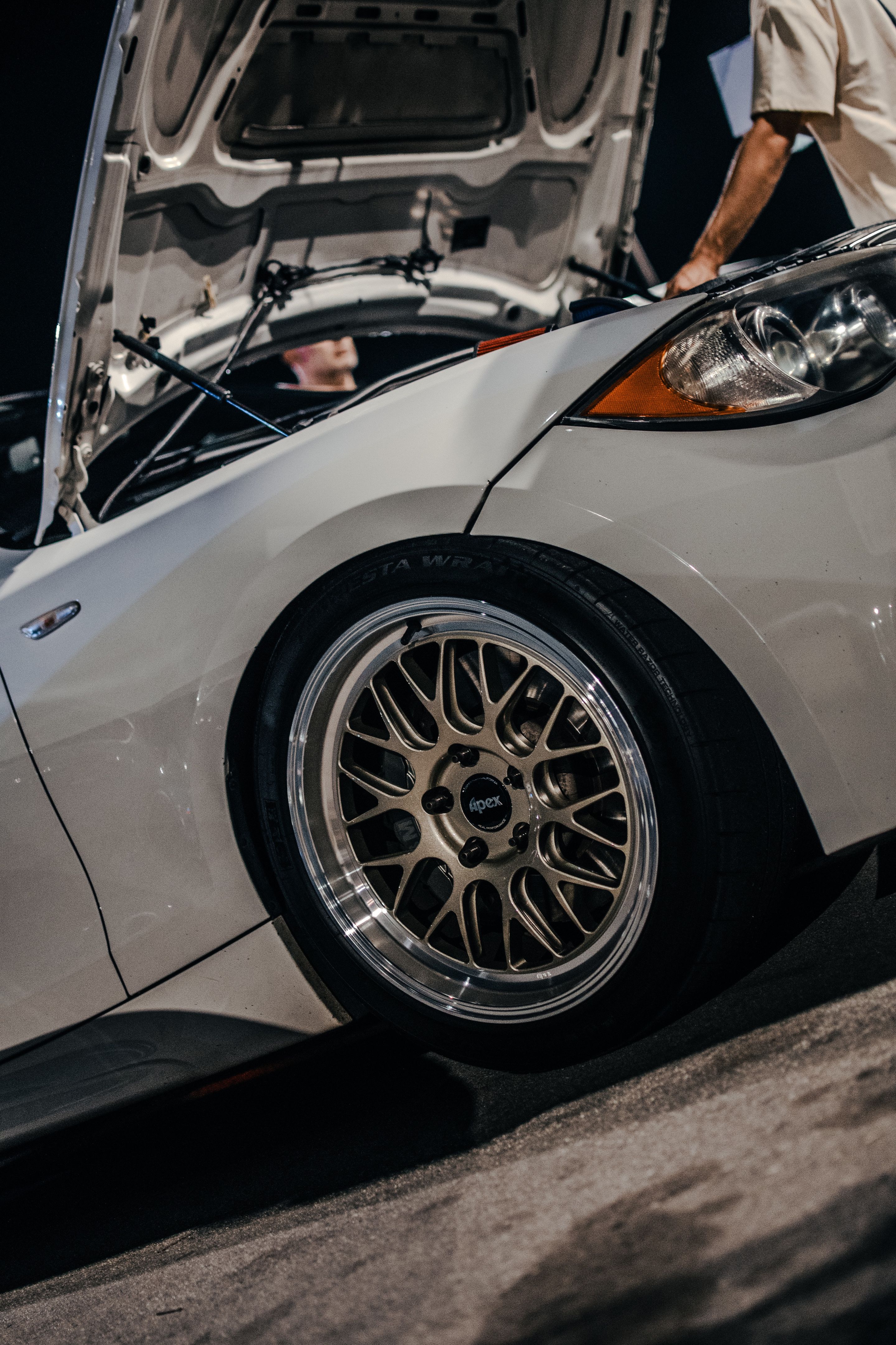 White BMW E82 Coupe 1 Series with 18" ML-10RT Apex wheels in Machined Lip Gloss Motorsport Gold