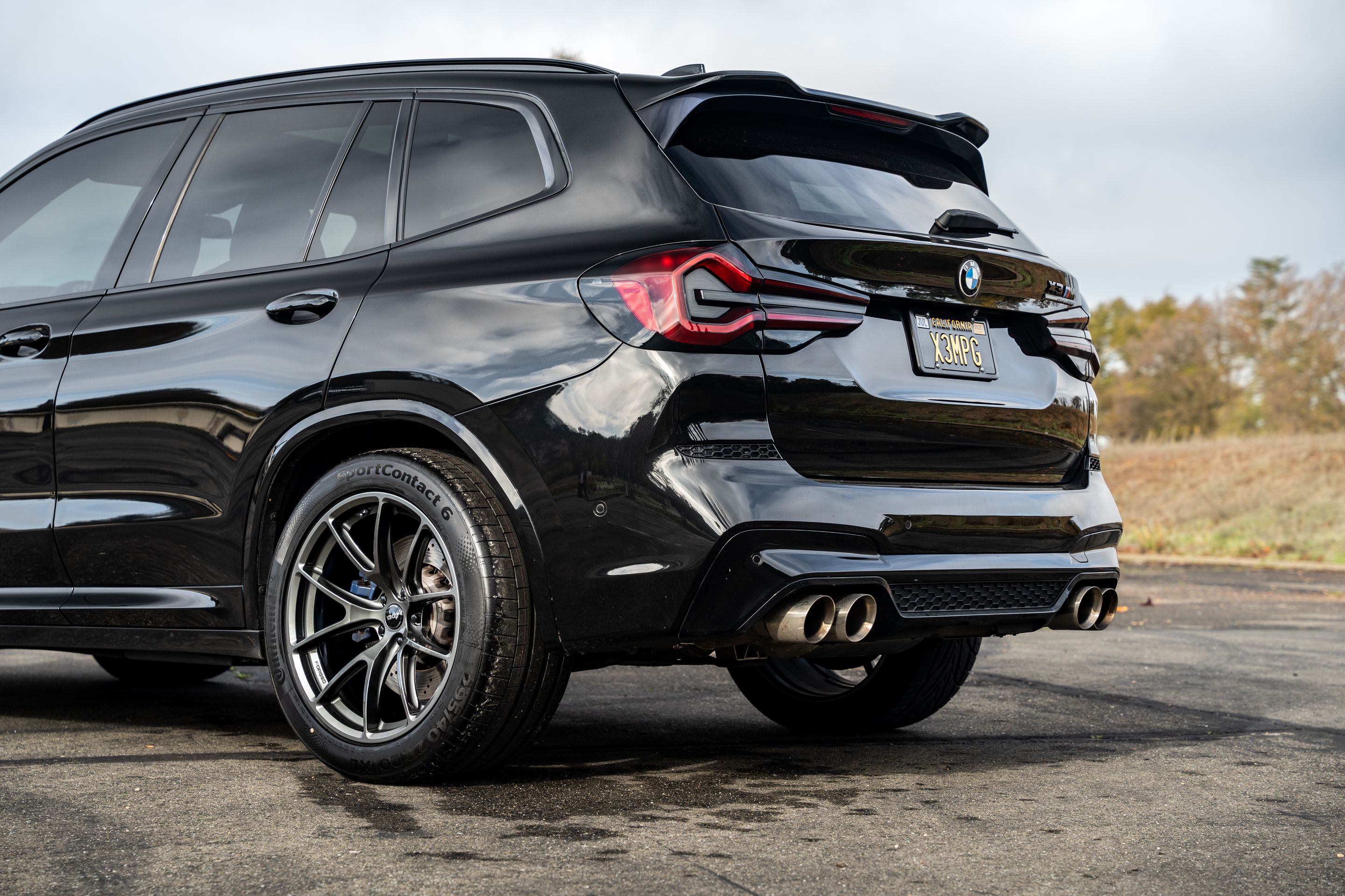 Black BMW F97 X3M with 20" VS-5RX Apex wheels in Anthracite