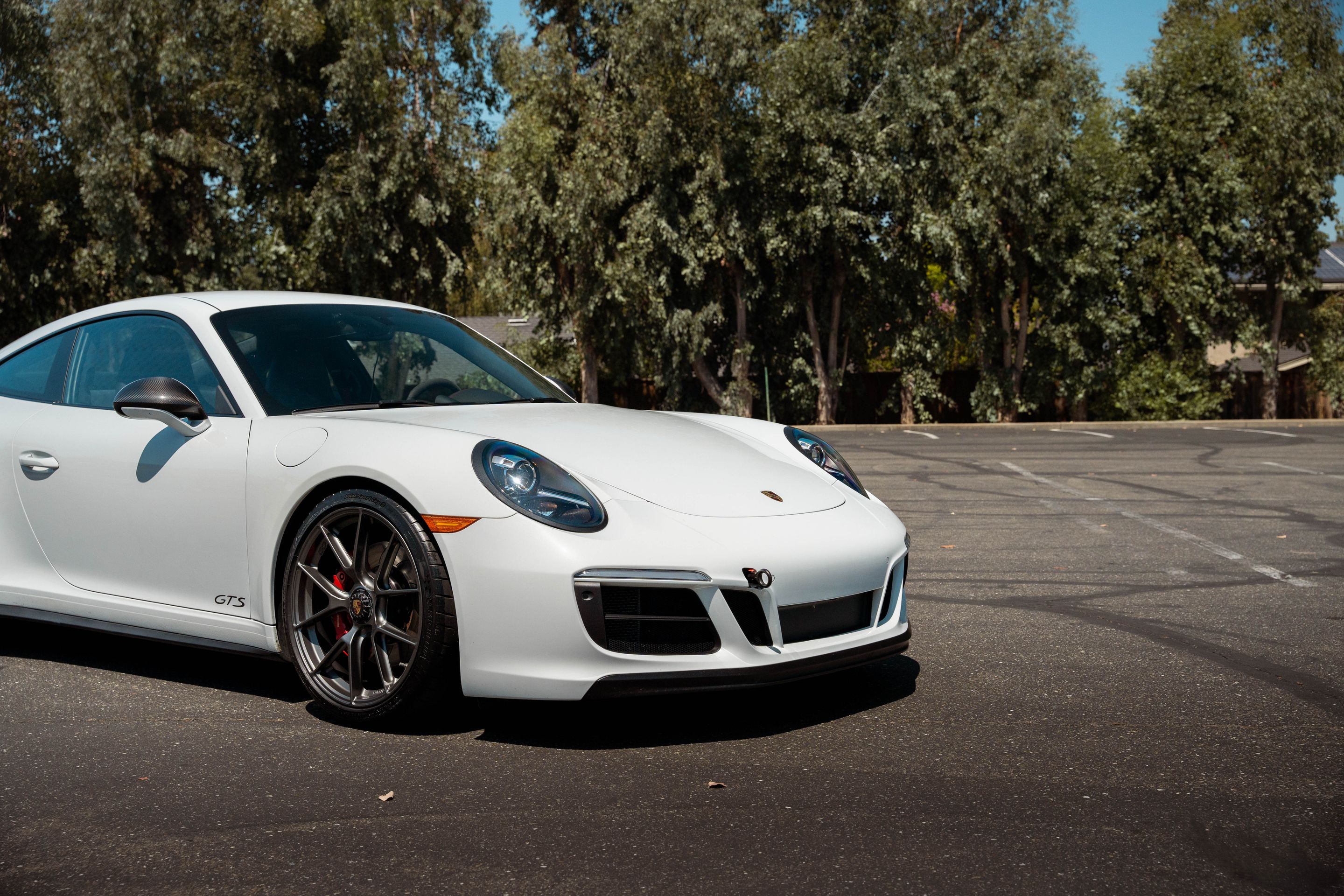 White Porsche 911 991.2 Carrera GTS with 20" VS-5RS Apex wheels in Anthracite