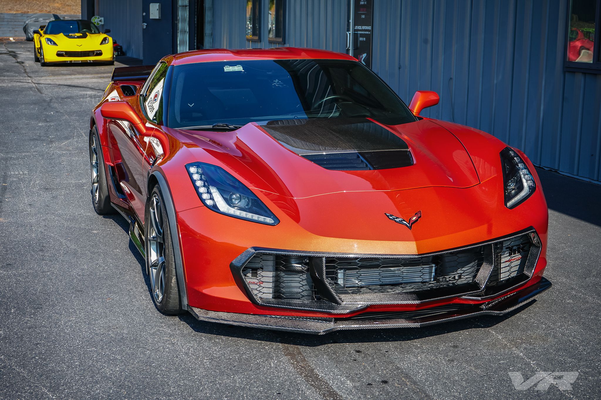 Orange Chevrolet C7 Corvette Z06 with 19"/18" VS-5RS Apex wheels in Anthracite