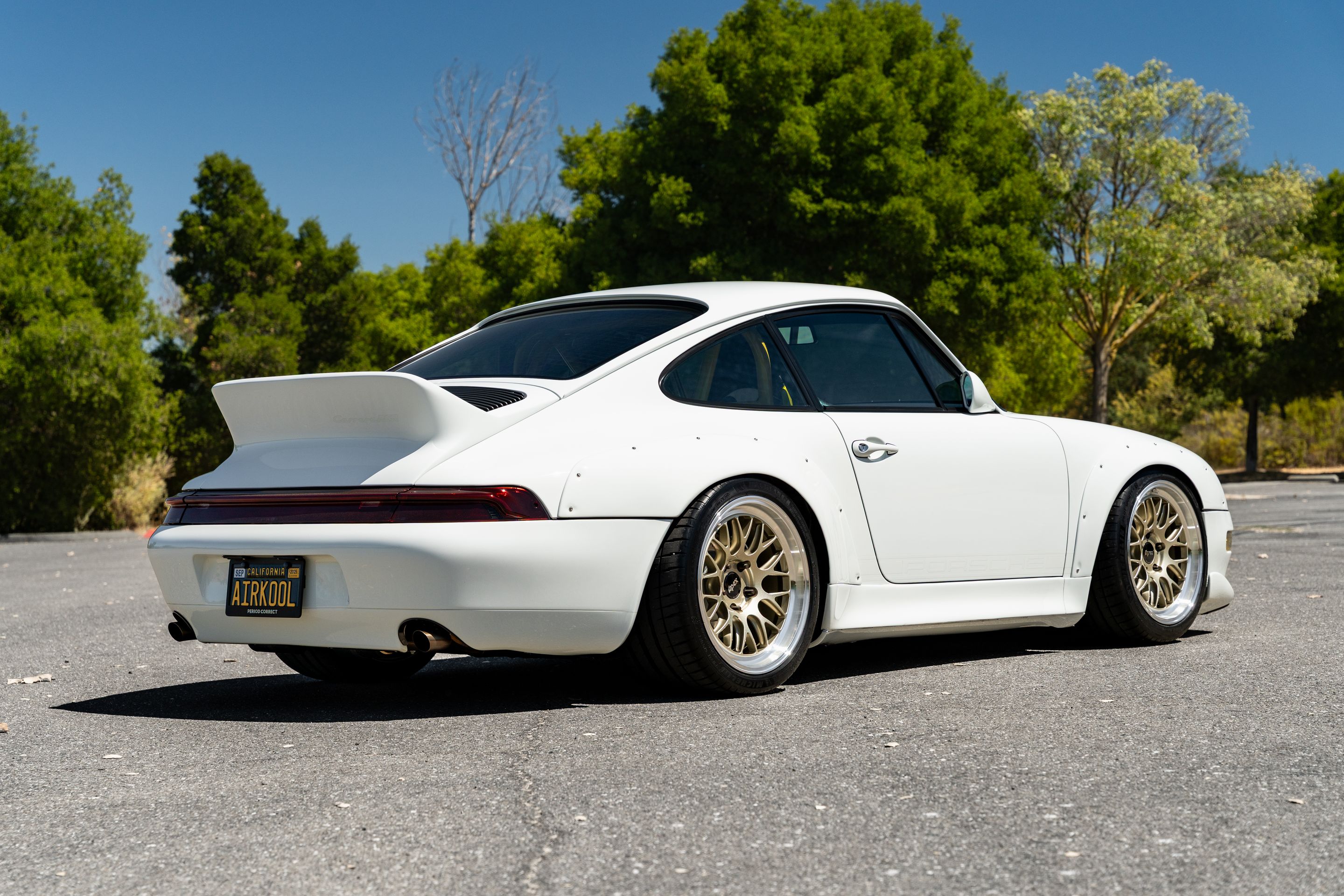 White Porsche 911 993 Carrera with 18" ML-10RT Apex wheels in Machined Lip Gloss Motorsport Gold