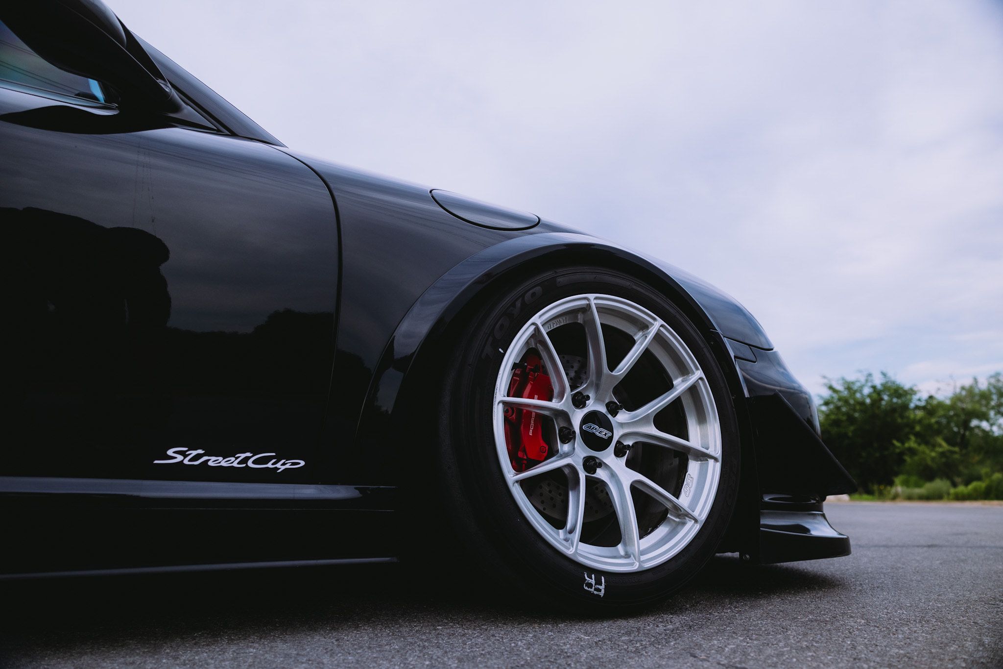 Black Porsche 911 997 Carrera S with 18" VS-5RS Apex wheels in Brushed Clear