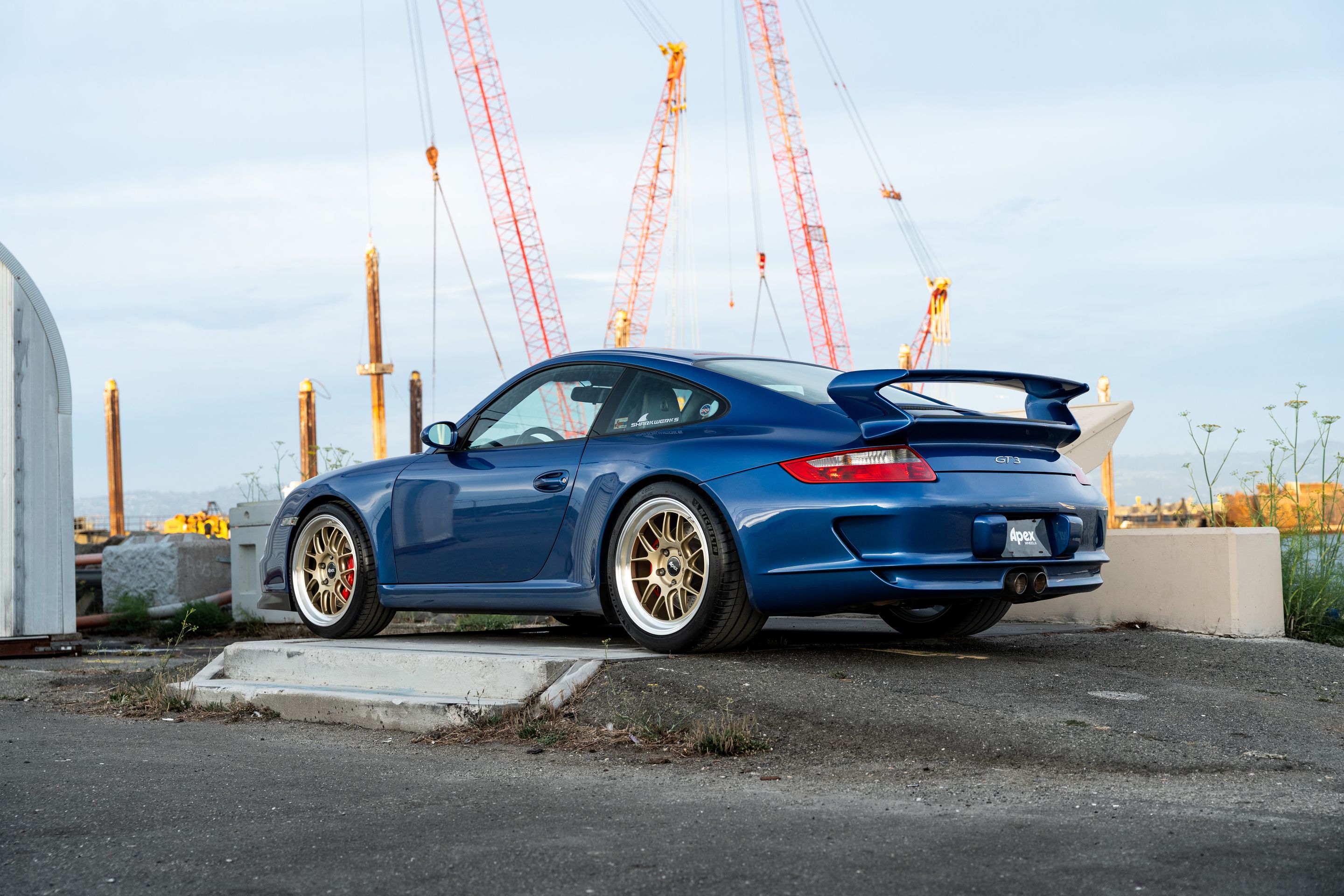 Blue Porsche 911 997 GT3 with 19" TEST-M Apex wheels in Machined Lip Gloss Motorsport Gold