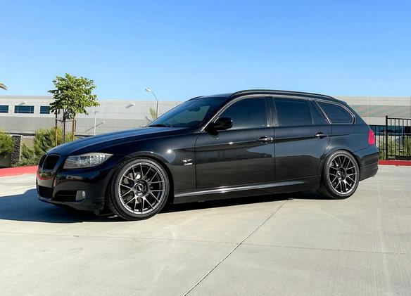 BMW E91 Wagon 3 Series with 18" EC-7RS in Anthracite