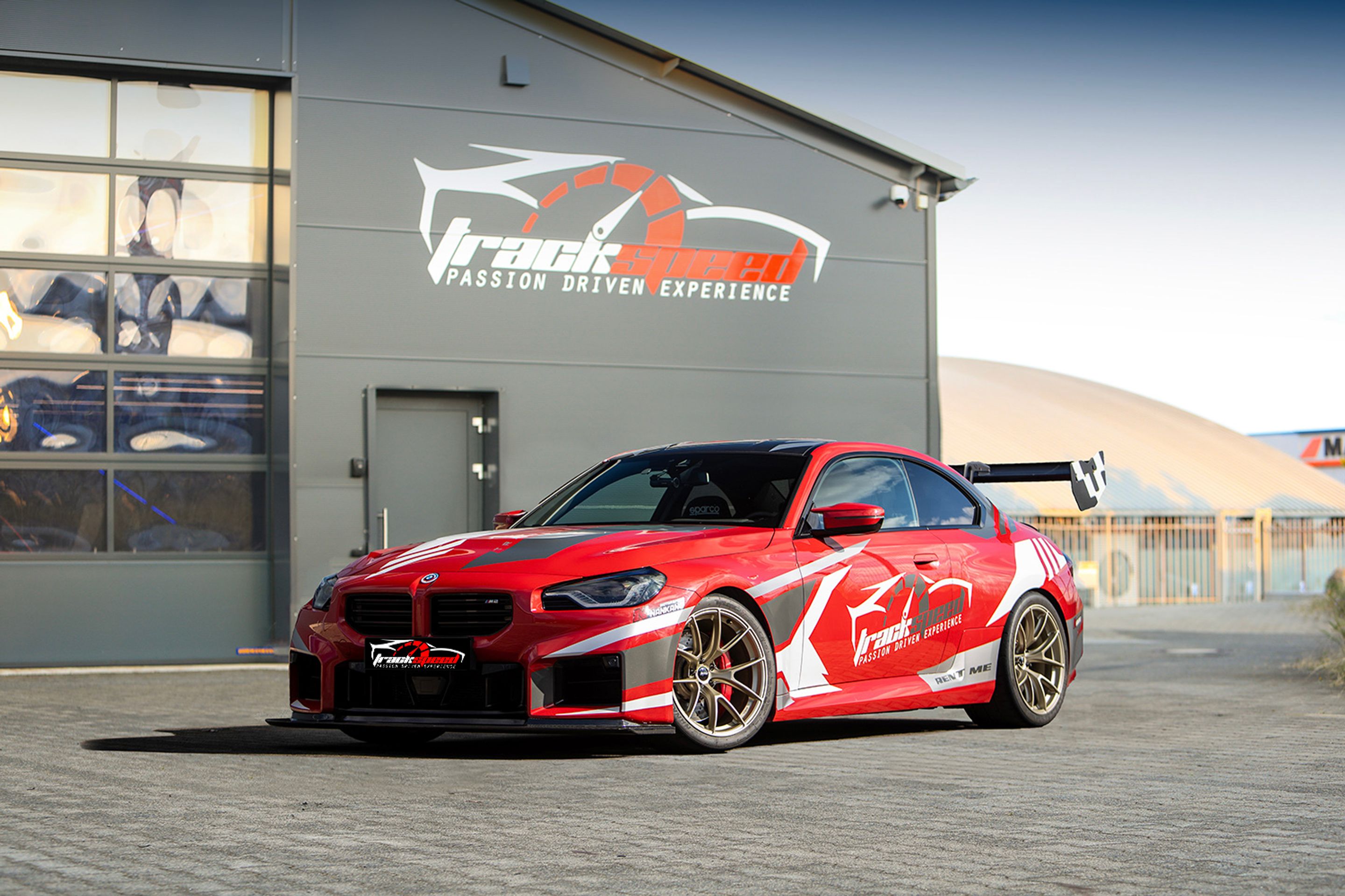 Red BMW G87 M2 with 19" VS-5RS Apex wheels in Motorsport Gold