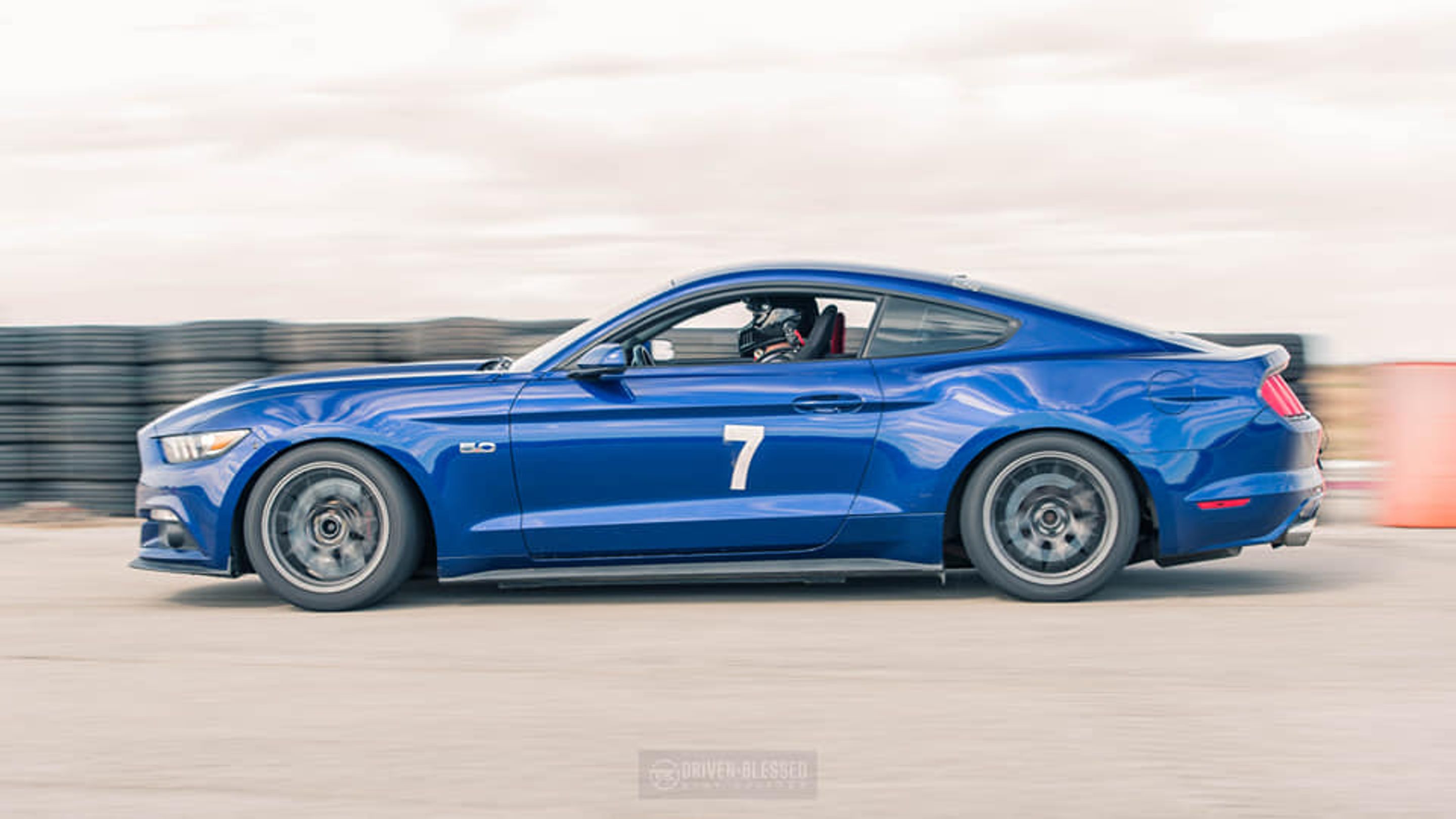 Blue Ford S550 Mustang GT with 18" EC-7 Apex wheels in Anthracite