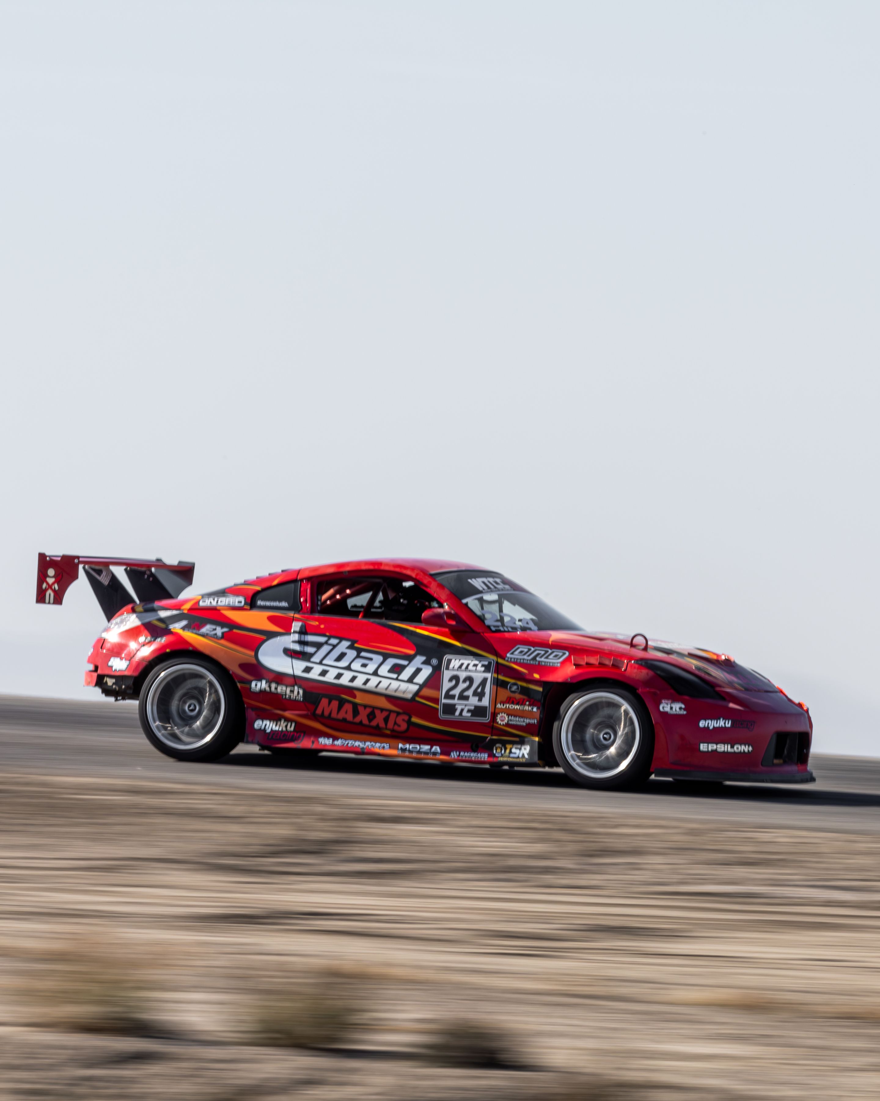 Race Livery Nissan 350Z with 18" VS-5RS Apex wheels in Brushed Clear