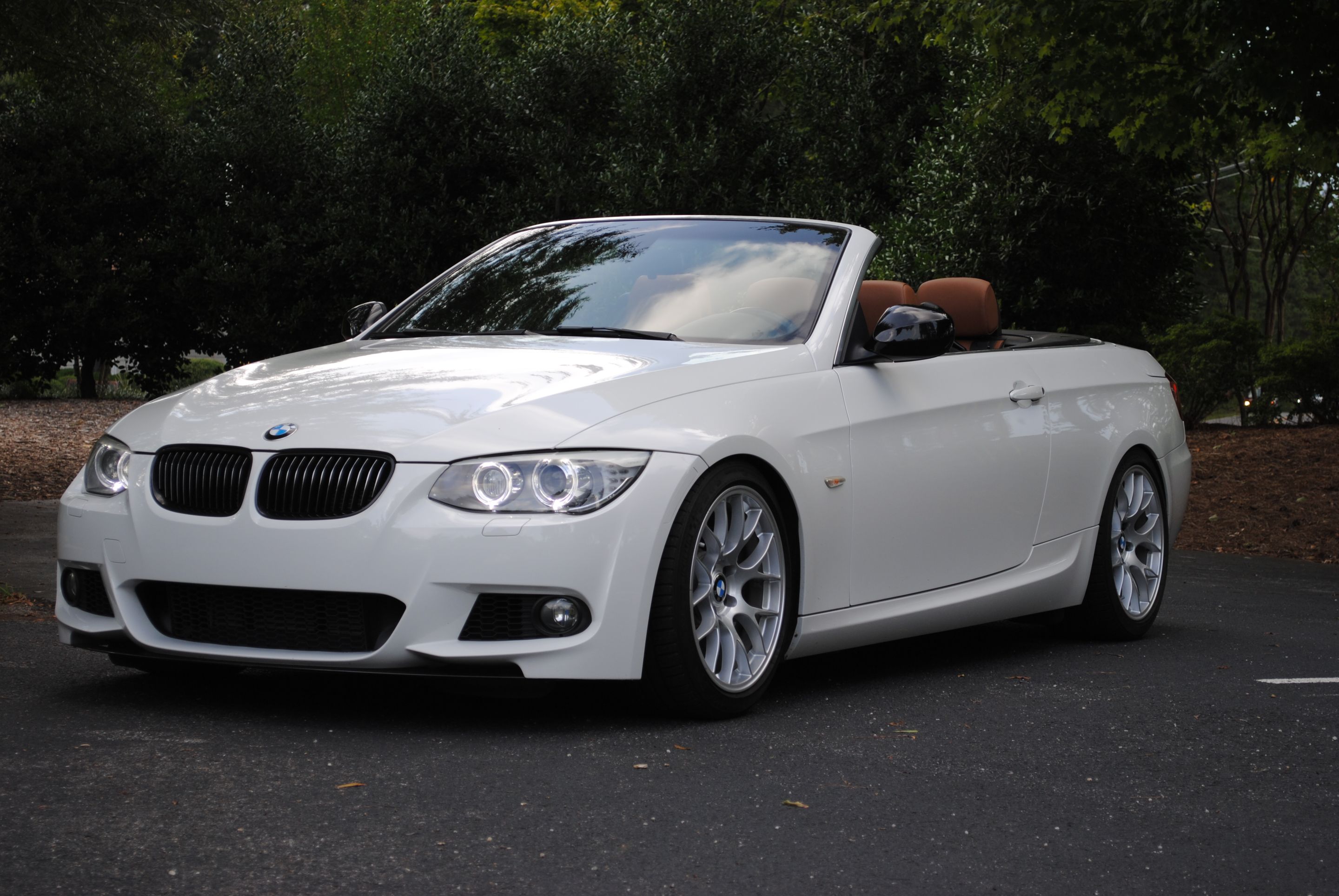 White BMW E93 Convertible 3 Series with 18" EC-7 Apex wheels in Race Silver