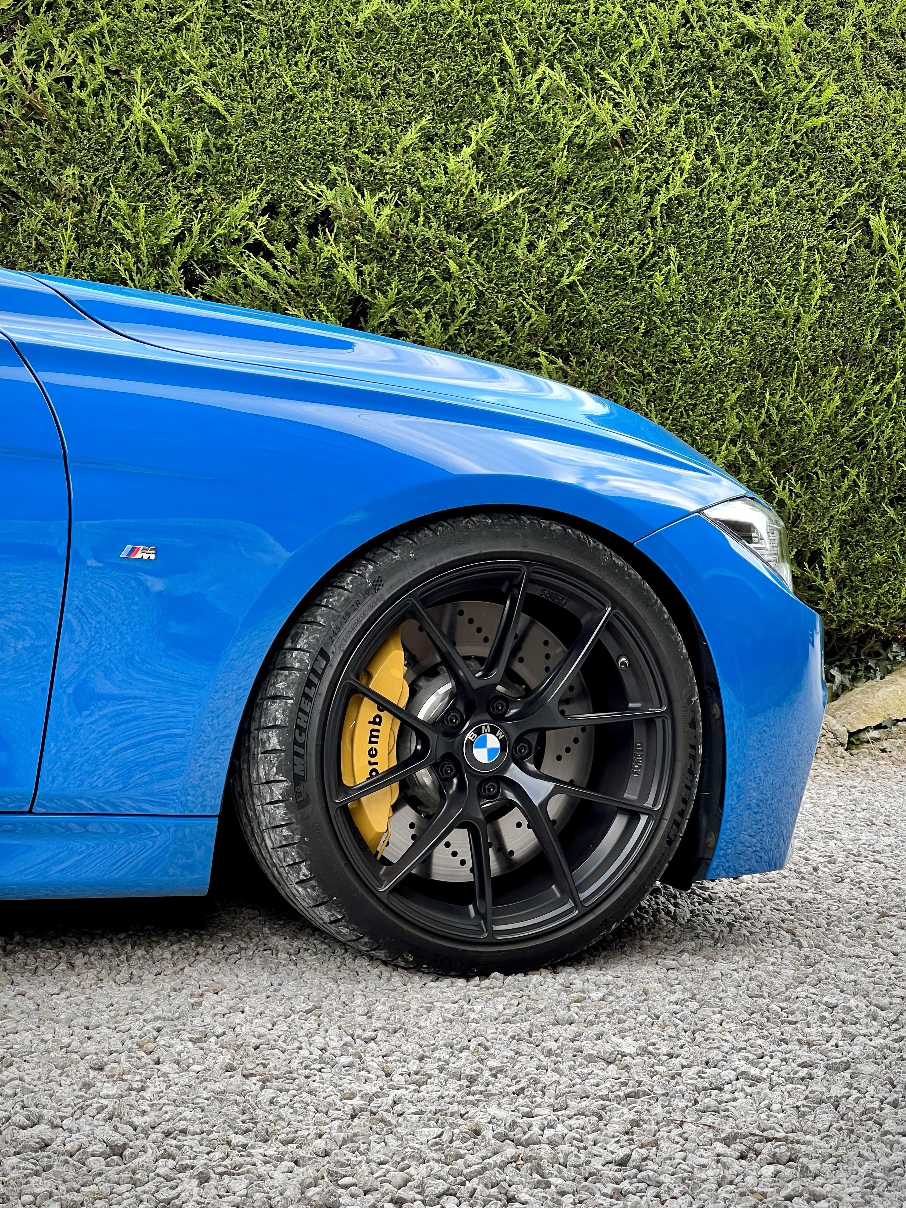 Blue BMW F31 Wagon 3 Series with 19" VS-5RS Apex wheels in Satin Black