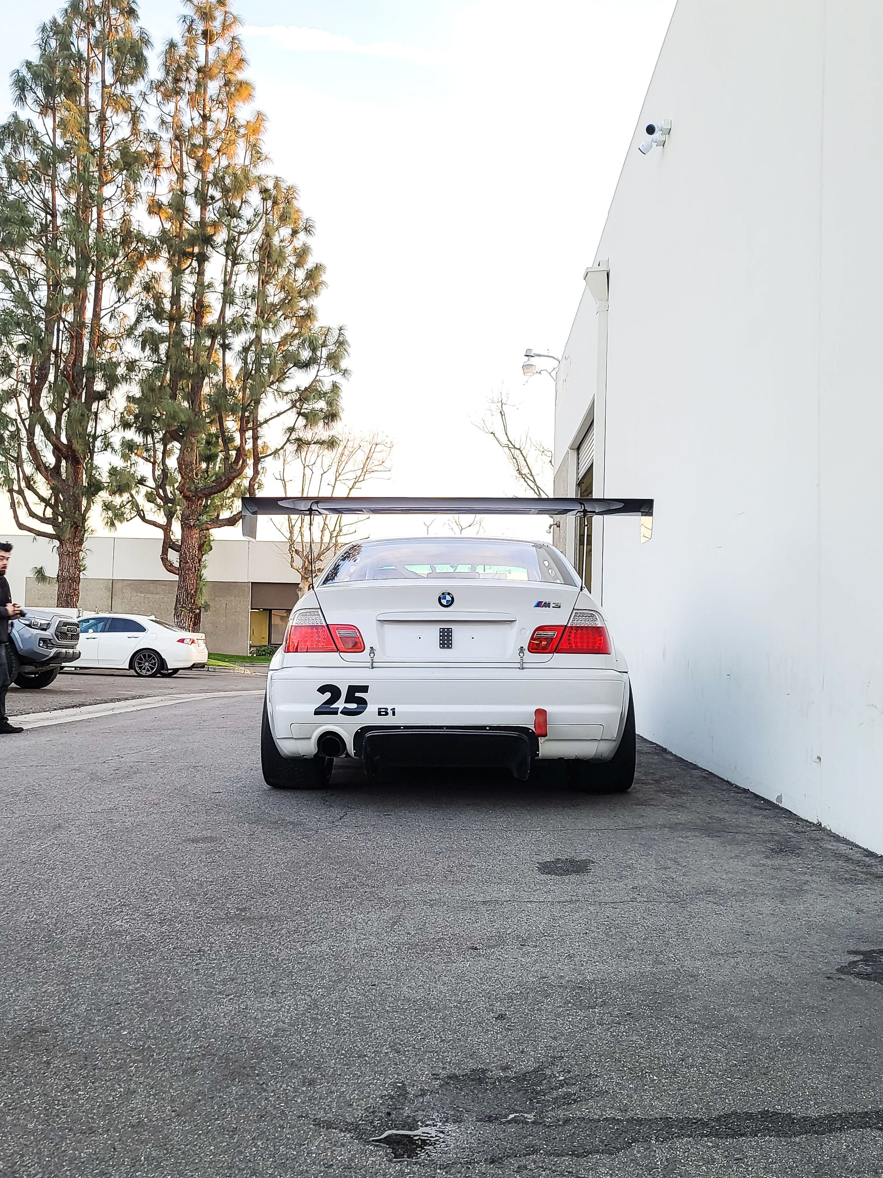 White BMW E46 M3 with 18" VS-5RS Apex wheels in Brushed Clear