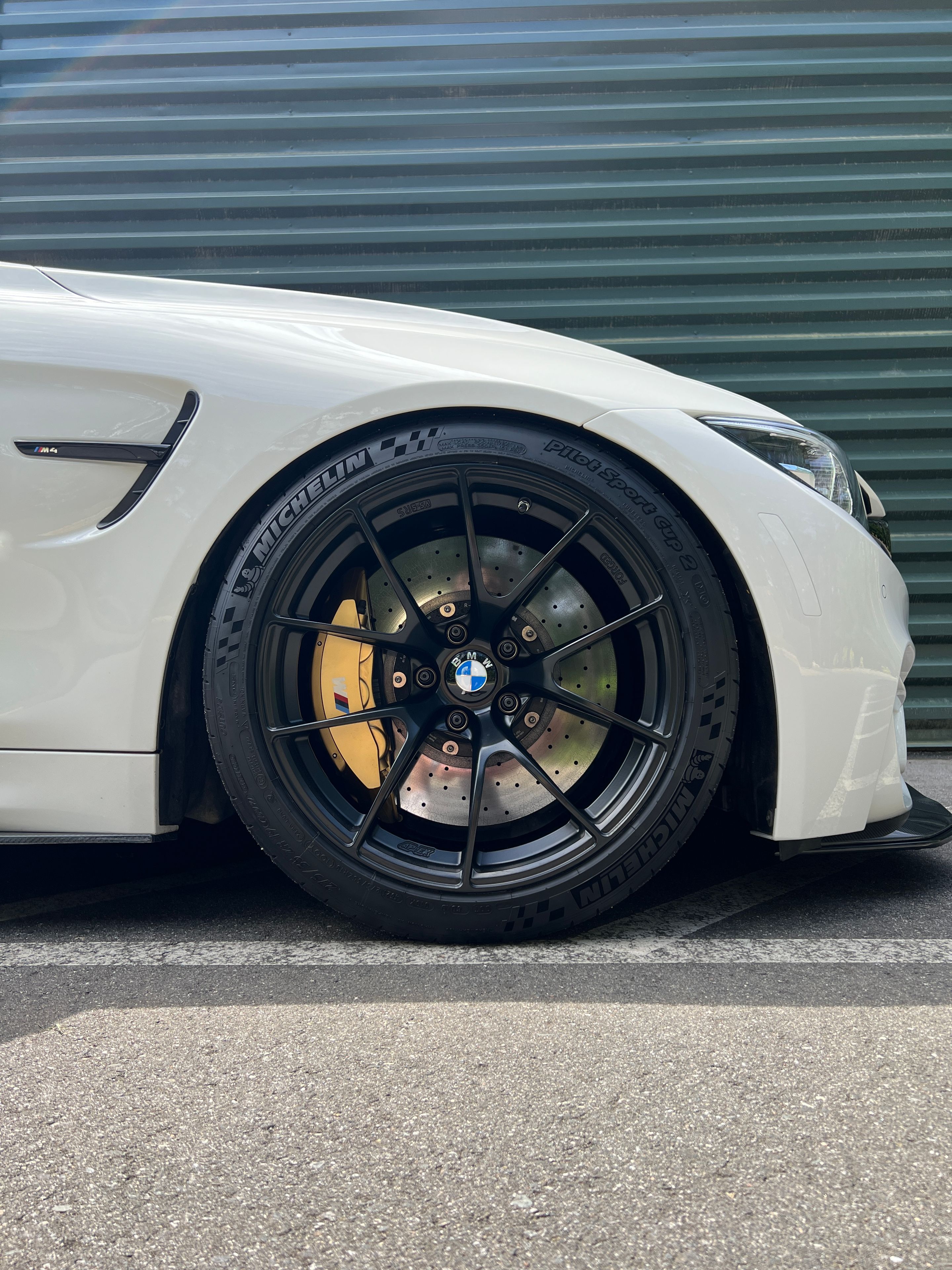 White BMW F82 Coupe M4 with 19" VS-5RS Apex wheels in Satin Black