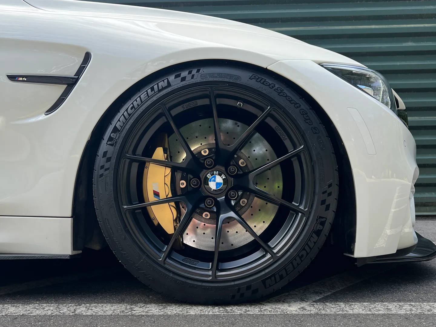 BMW F82 Coupe M4 with 19