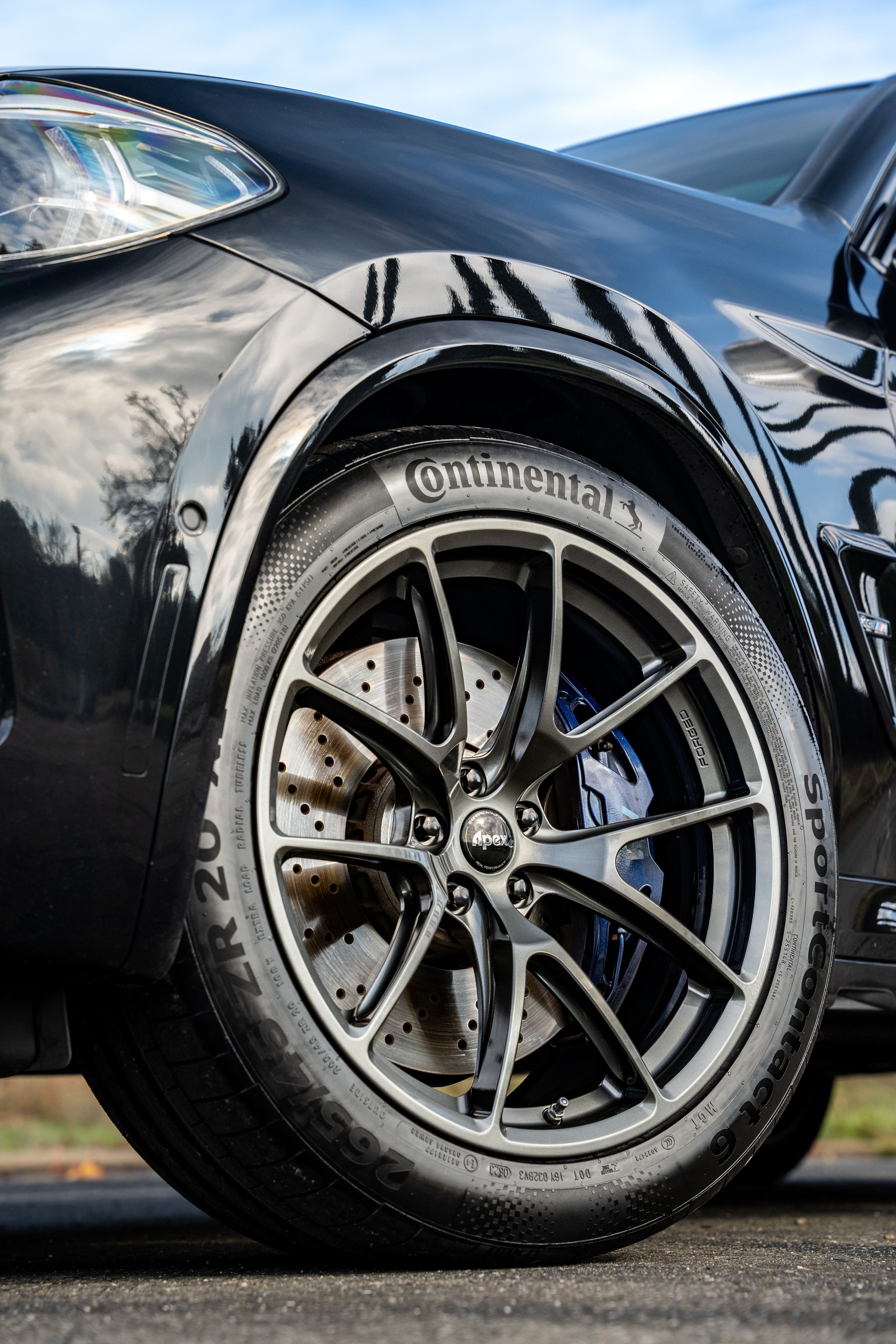 Black BMW F97 X3M with 20" VS-5RX Apex wheels in Anthracite