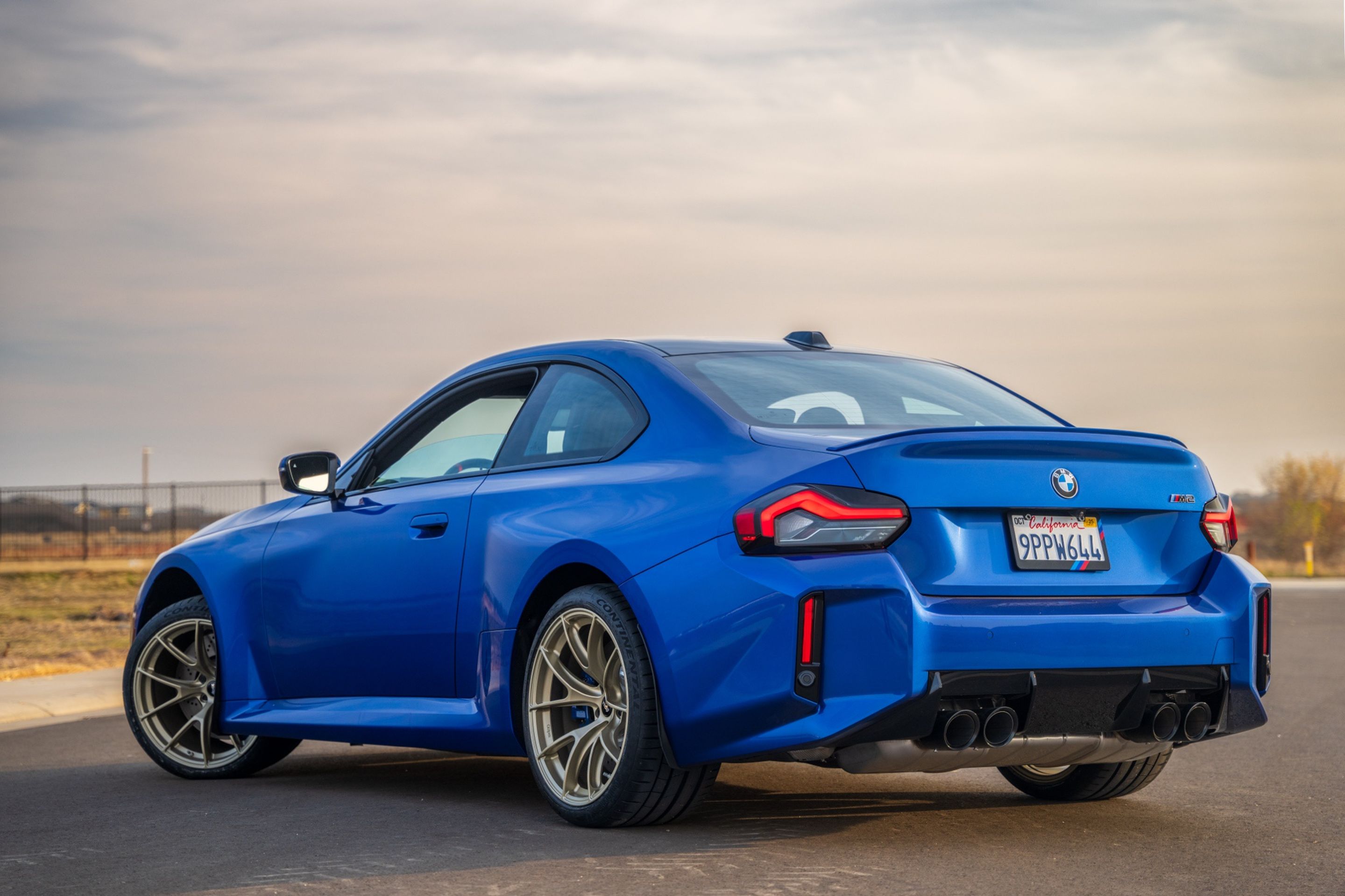 Blue BMW G87 M2 with 19" VS-5RS Apex wheels in Motorsport Gold