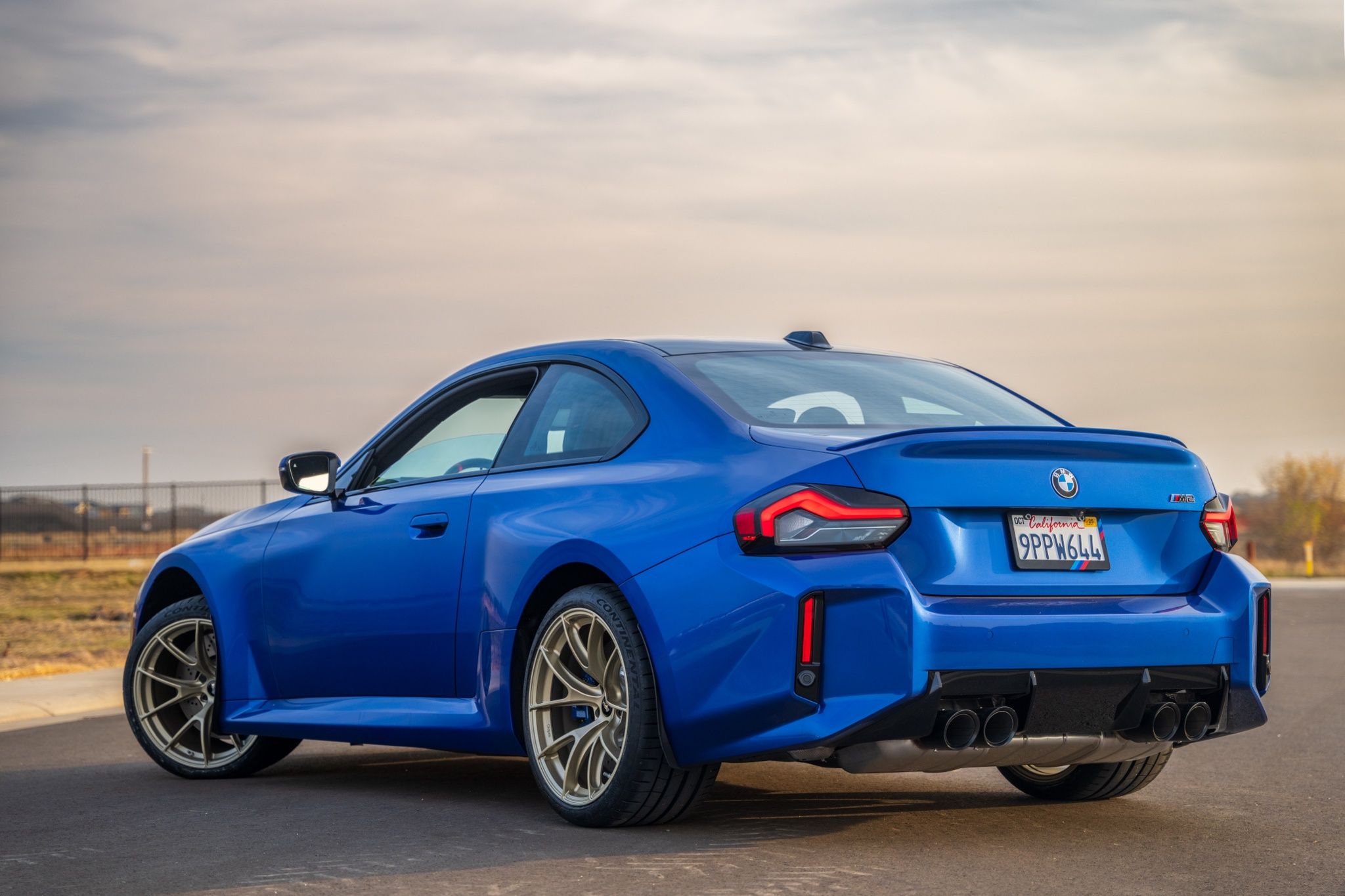 Blue BMW G87 M2 with 19" VS-5RS Apex wheels in Motorsport Gold