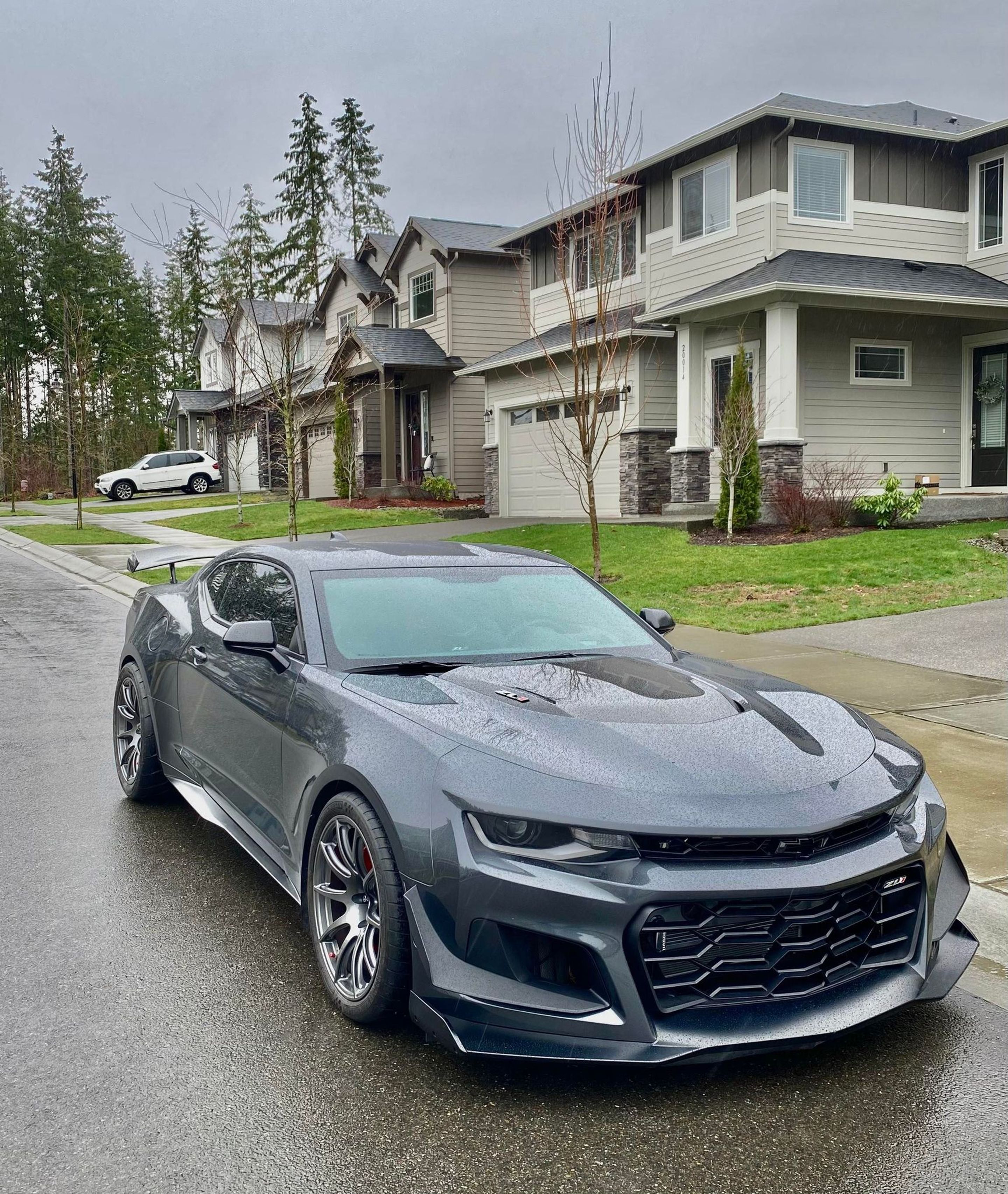 Grey Chevrolet 6th Gen Camaro ZL1 1LE with 19" SM-10 Apex wheels in Anthracite