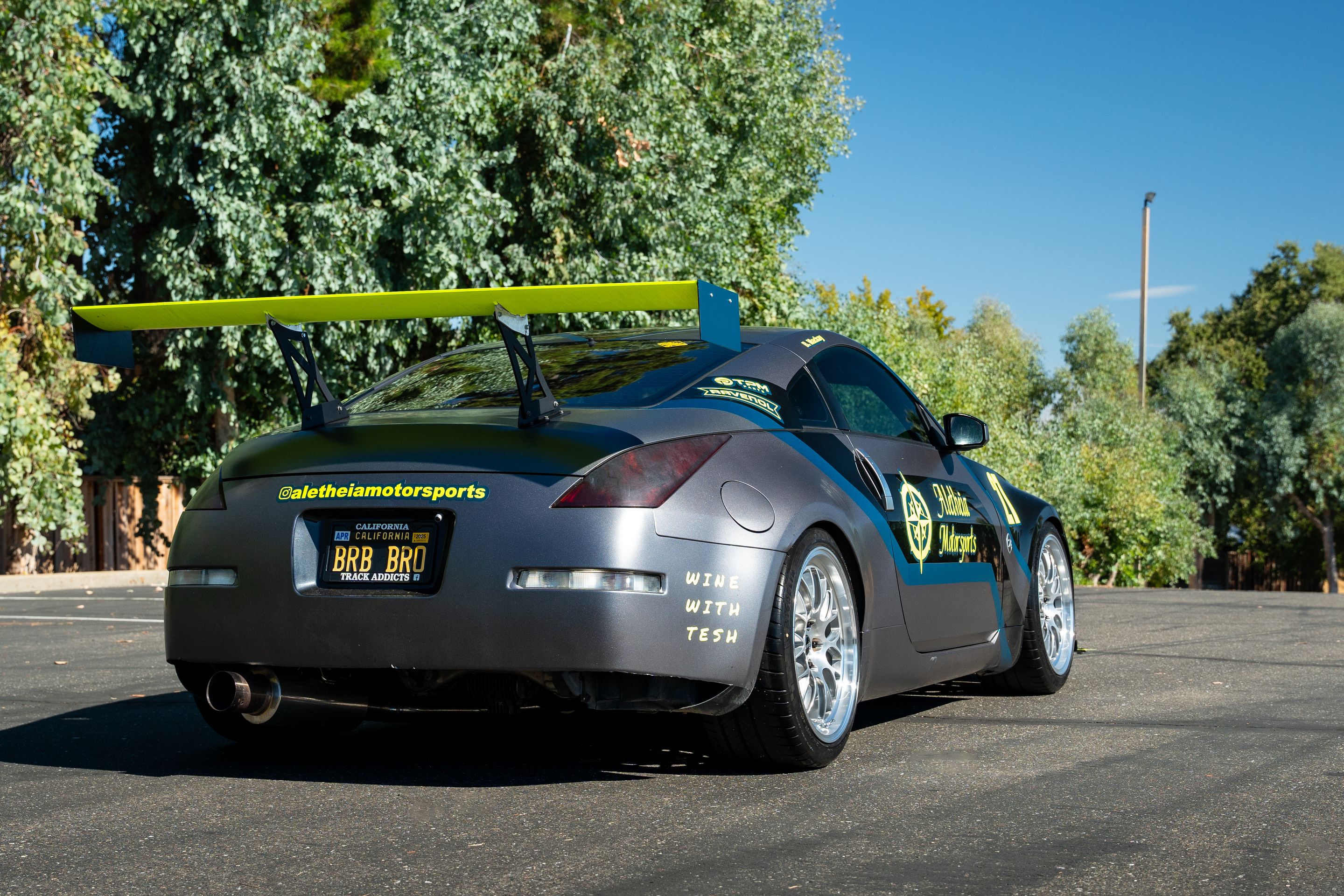 Grey Nissan 350Z with 19" ML-10RT Apex wheels in Machined Lip Brushed Clear
