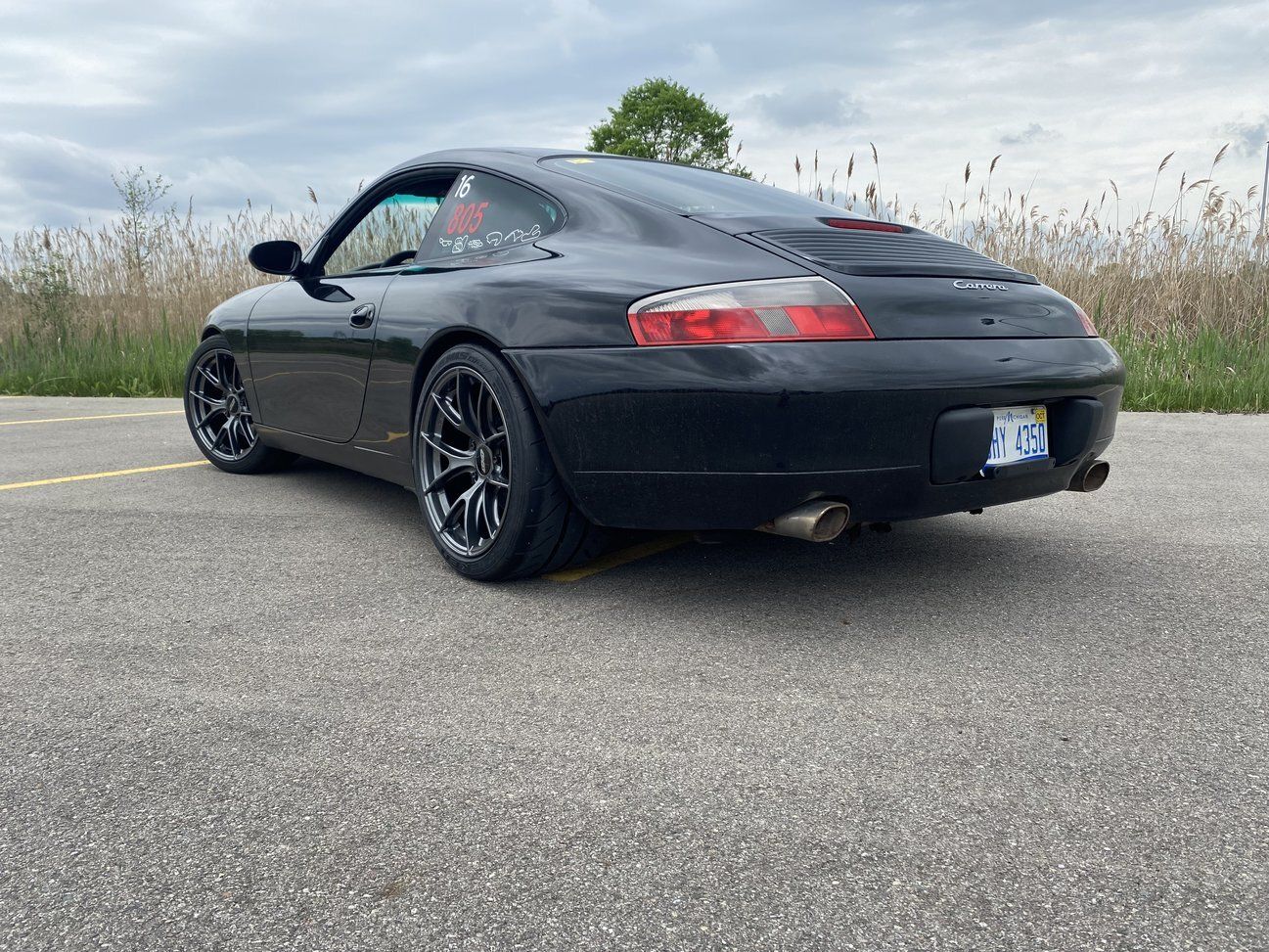 Black Porsche 911 996 Carrera with 18" VS-5RS Apex wheels in Anthracite