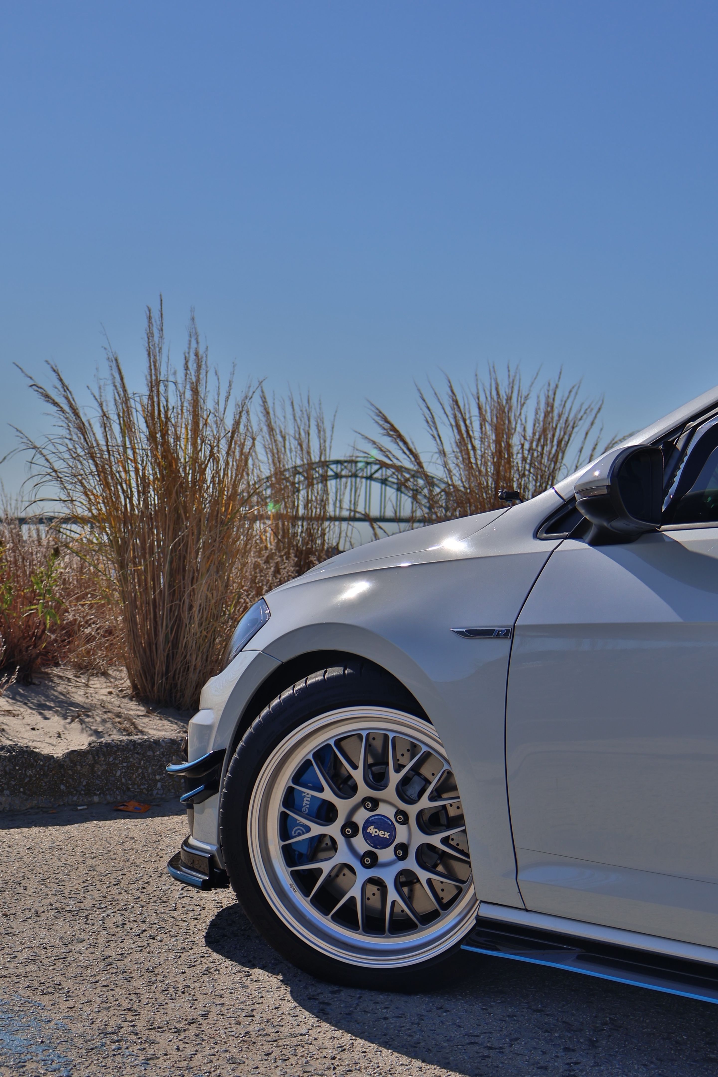 White VW MK7 Golf R with 18" ML-10RT Apex wheels in Machined Lip Brushed Clear