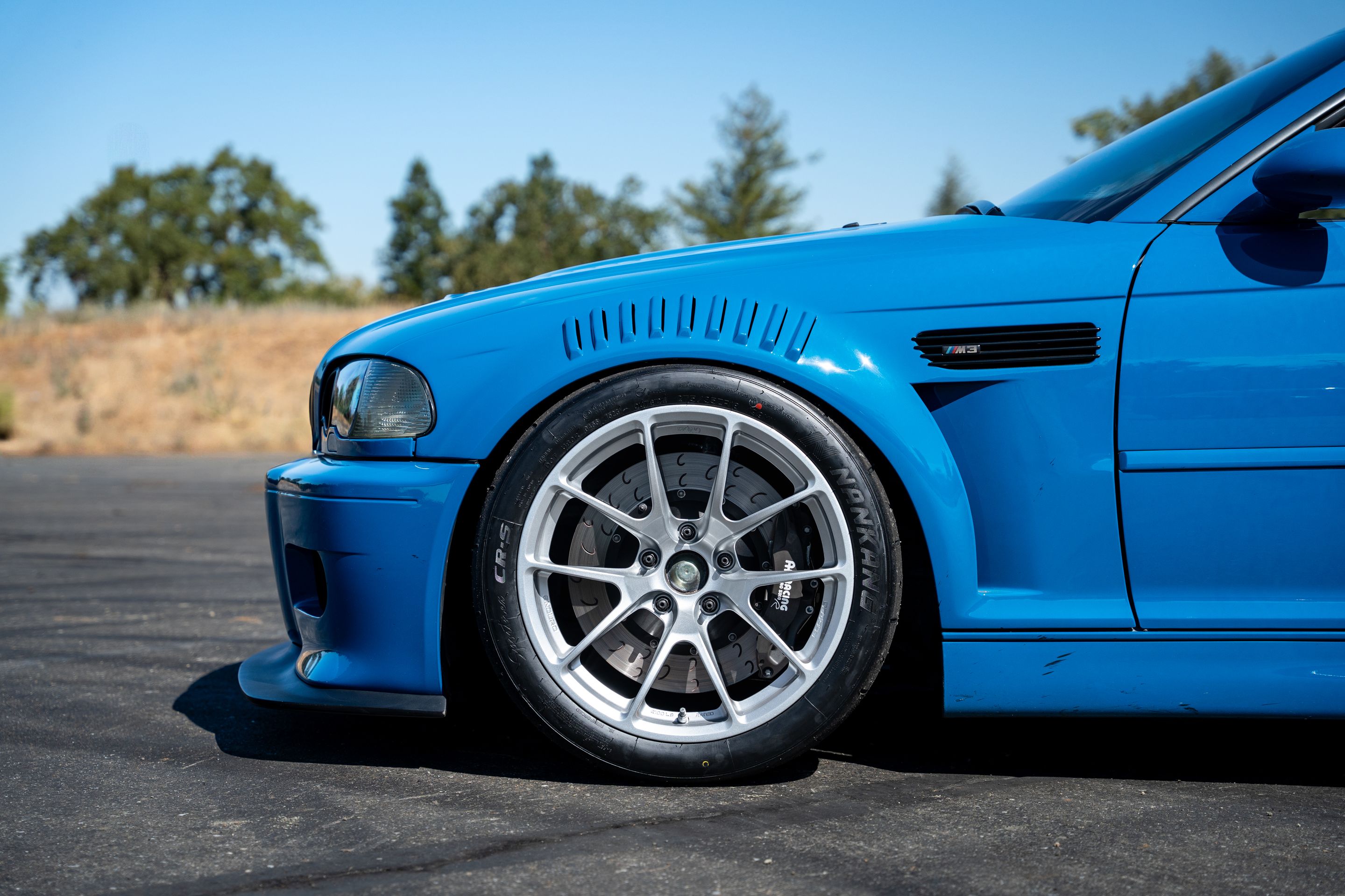 Blue BMW E46 M3 with 18" VS-5RE Apex wheels in Race Silver