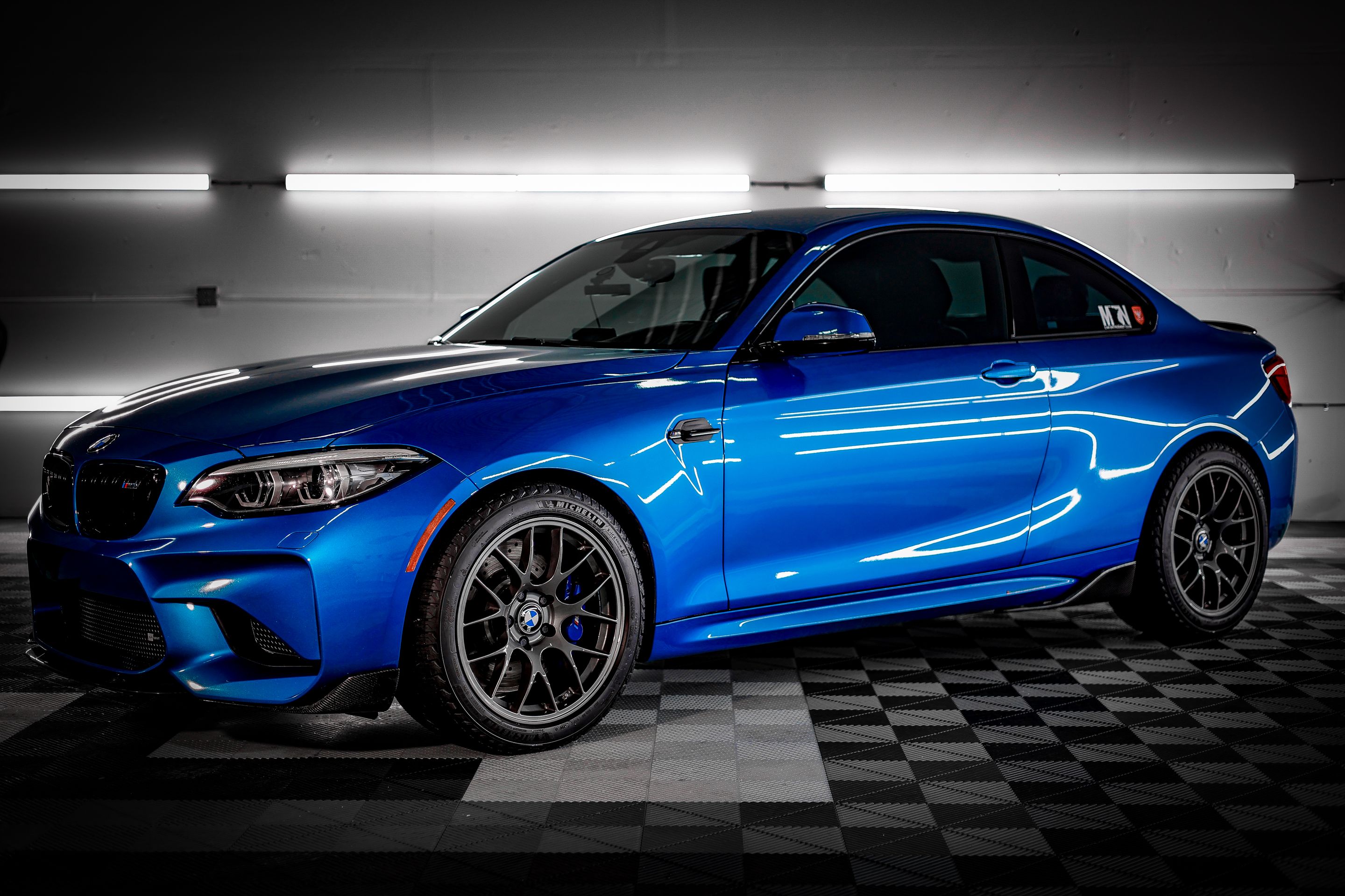 Blue BMW F87 M2 with 18" EC-7 Apex wheels in Anthracite