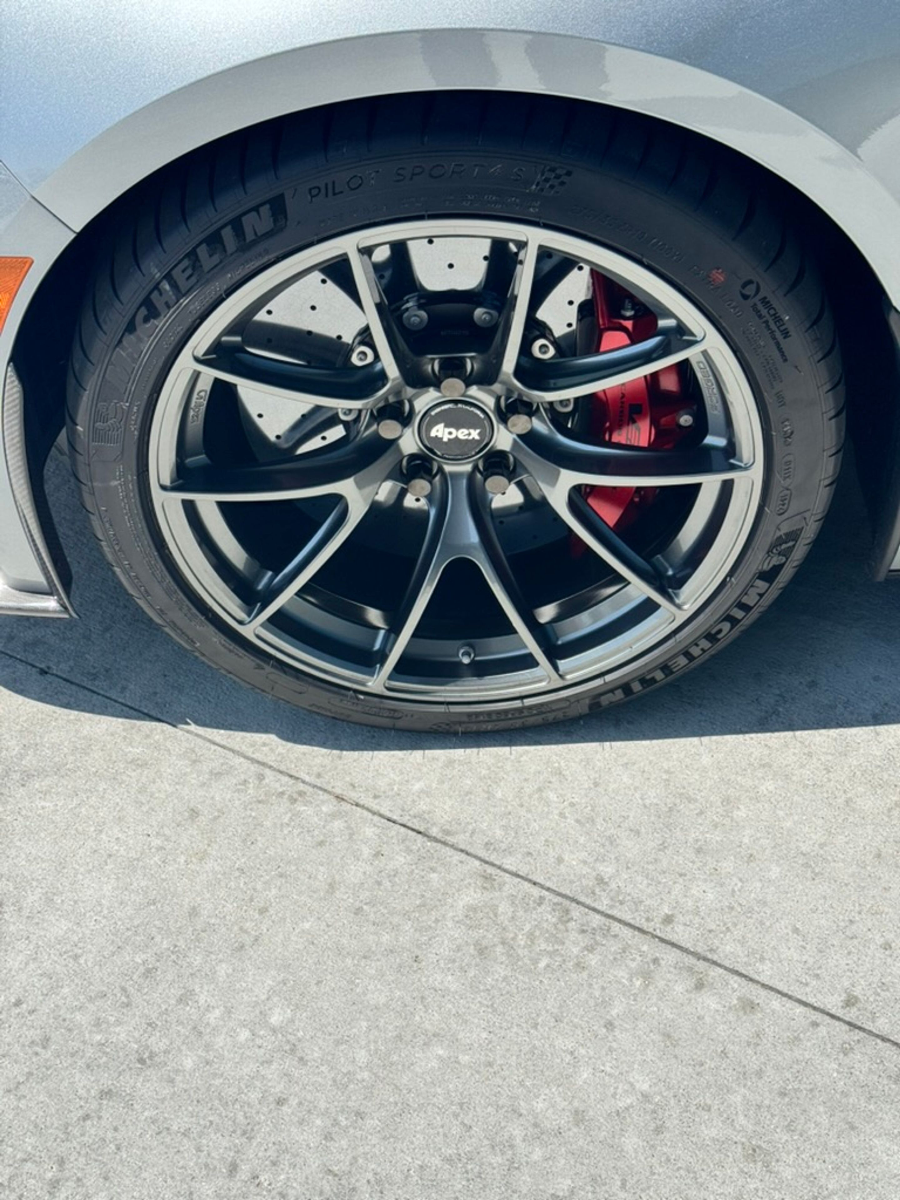 Grey Cadillac CT5-V Blackwing with 19" VS-5RS Apex wheels in Anthracite